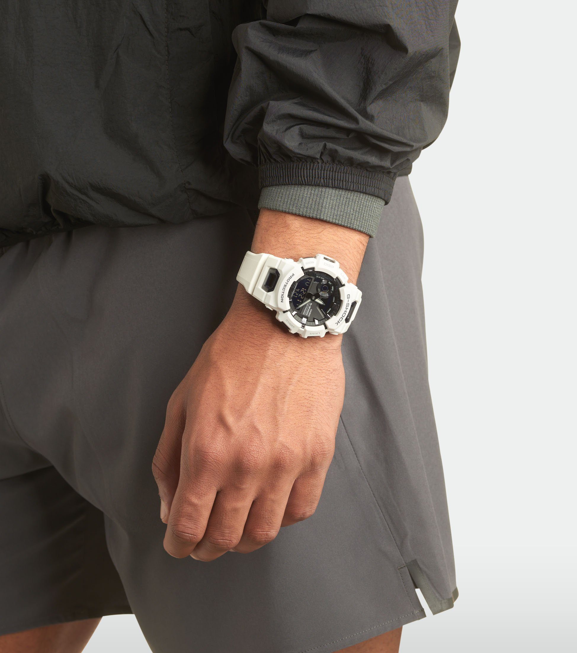 CASIO G-SHOCK GBA-900 Smartwatch, Armbanduhr,Herren,Bluetooth,Schrittzähler,digital, bis 20bar wasserd. weiß
