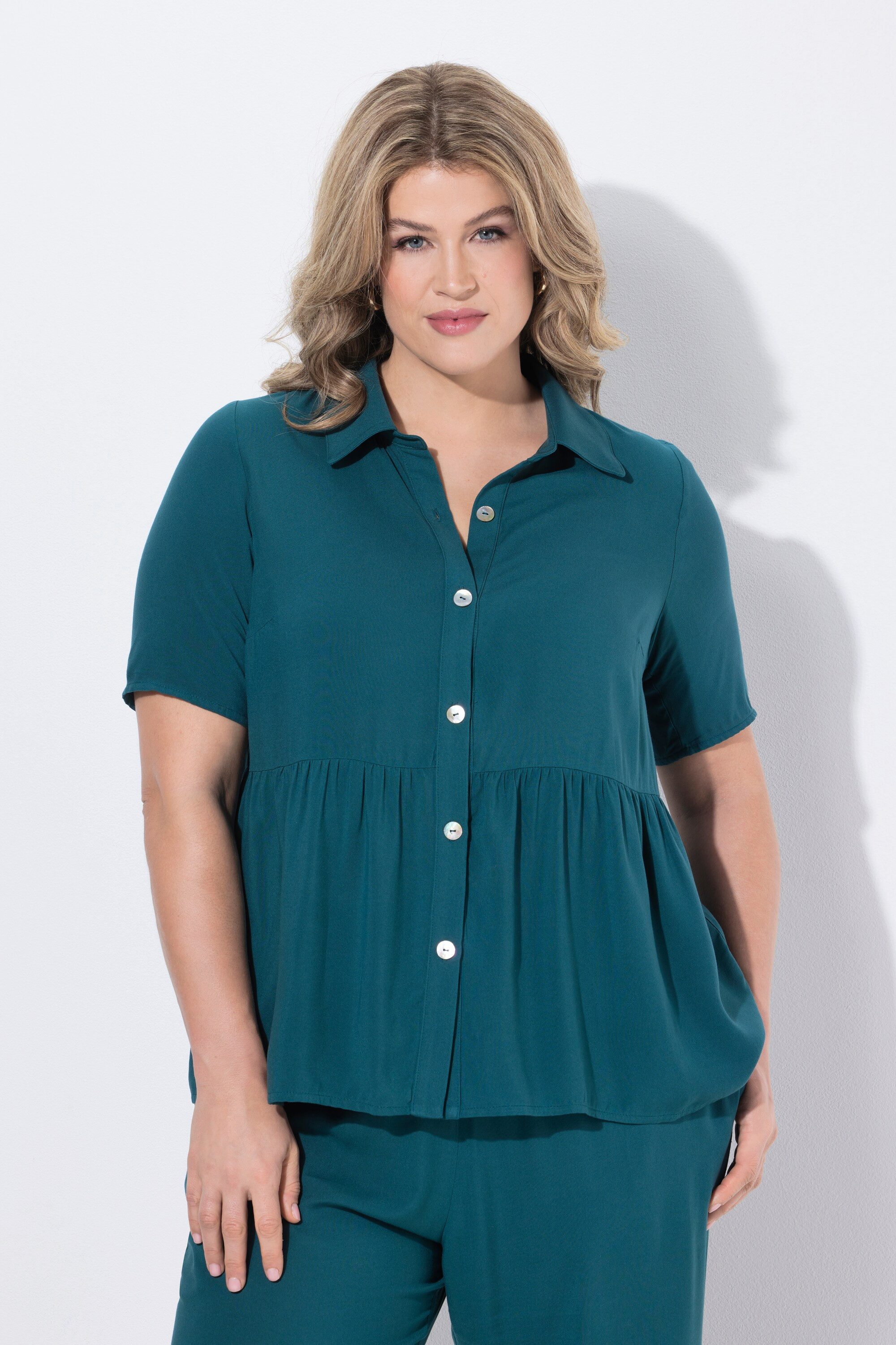 Ulla Popken Spitzenbluse Shirtbluse Schößchen A-Linie Hemdkragen Halbarm