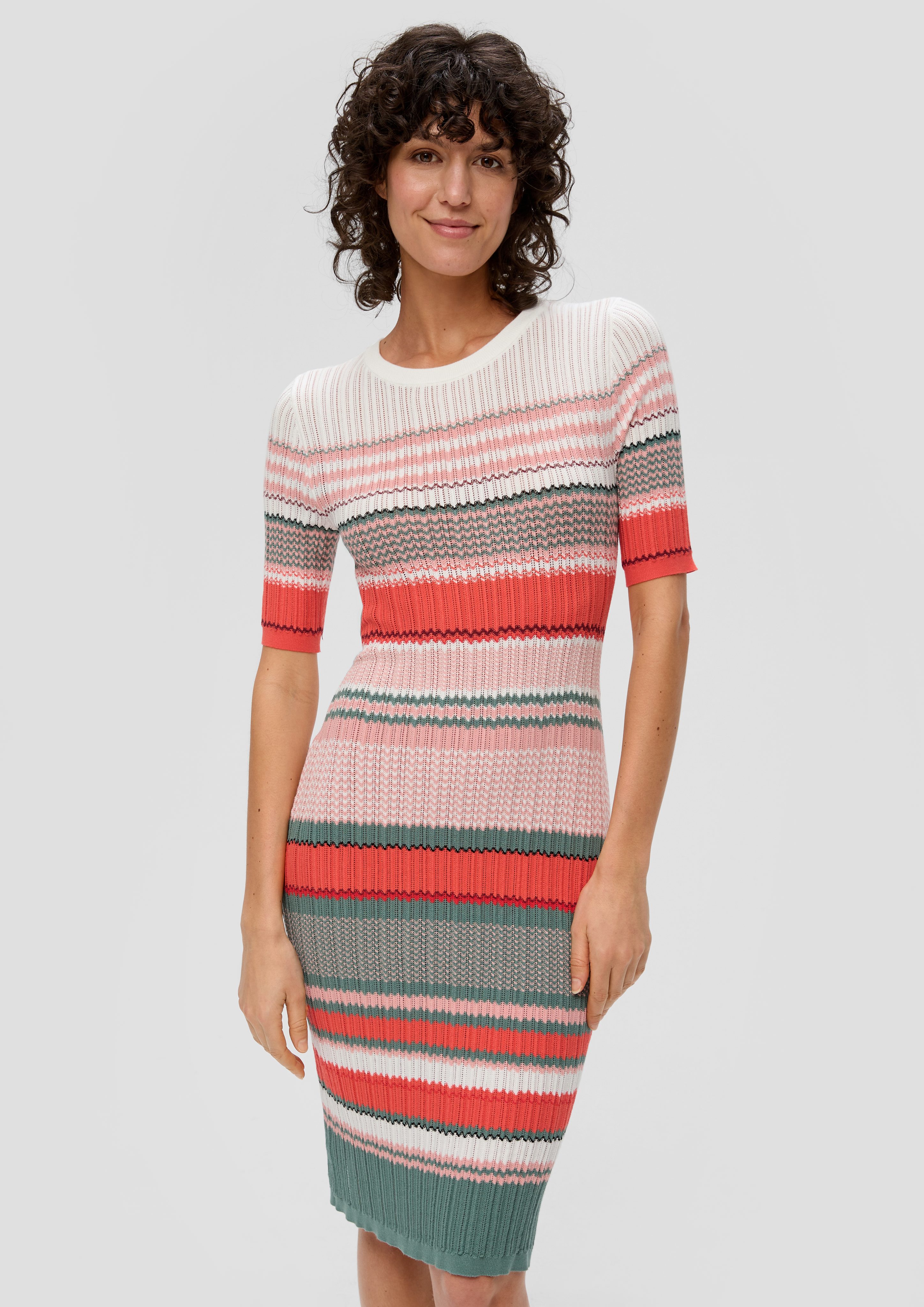 Minikleid Strickkleid aus Viskosestretch im Slim Fit