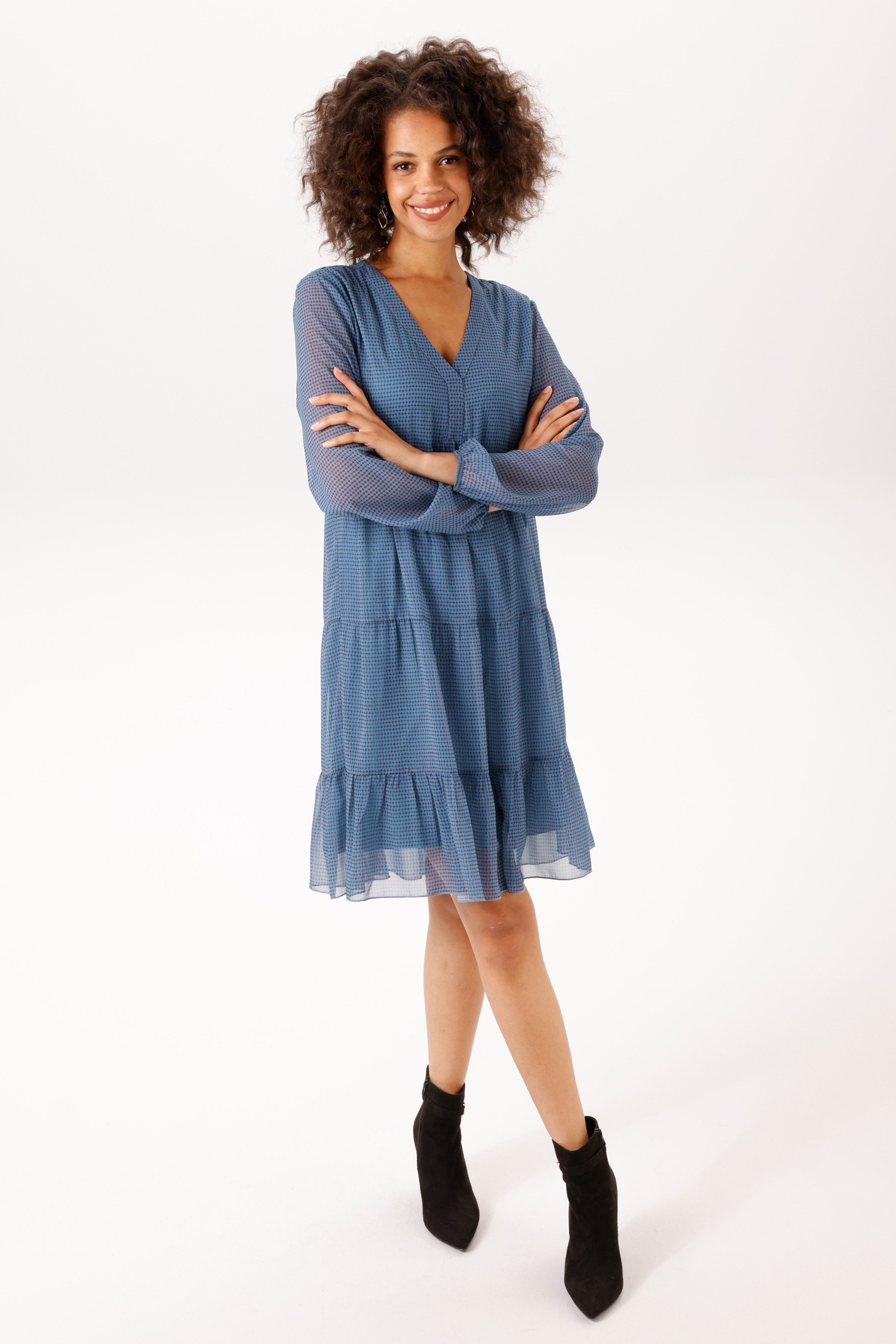 Aniston CASUAL Tunikakleid mit trendfarbenem, grafischen Druck - NEUE KOLLEKTION – Bild 4 von 5