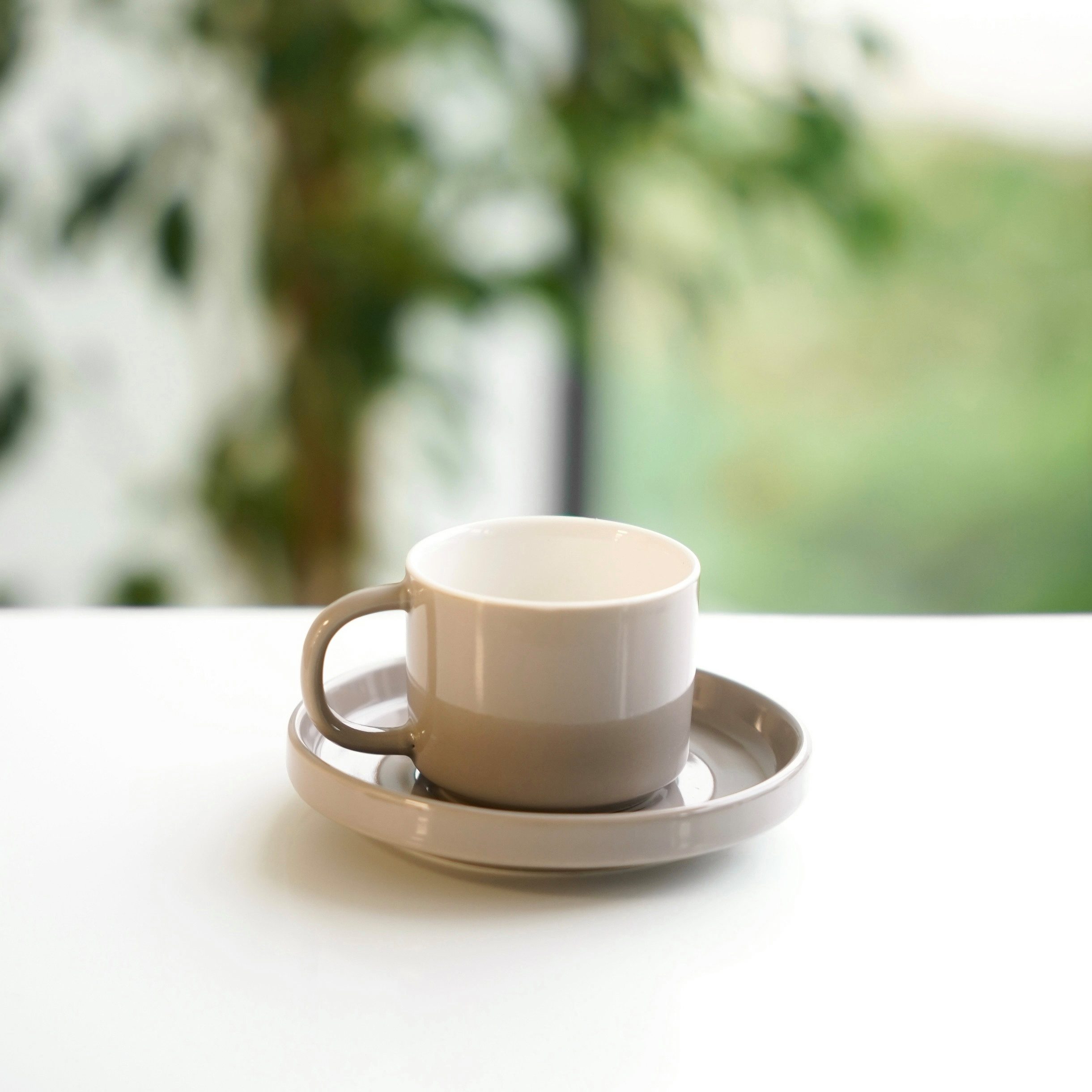 Mulex Kaffeeservice 12-teiliges Mokkatassen Set aus hochwertigem Porzellan, 90 ml - Taupe (12-tlg), 6 Personen, Porzellan, 6x Mokkatassen, 6x Untertassen