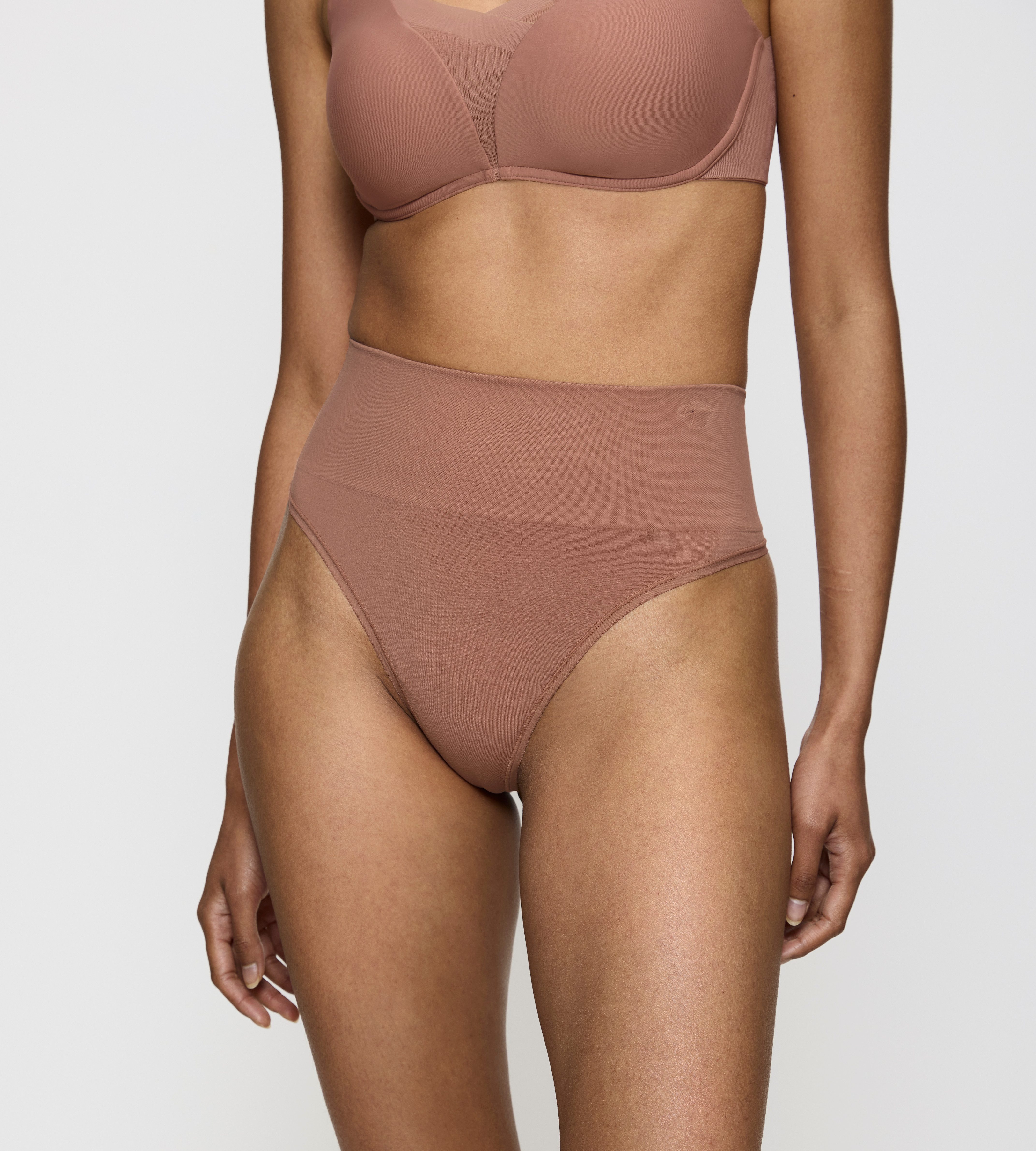 Triumph Shapingslip Soft Sculpt nahtlos, formend, leichter Bauchweg-Effekt, hoher Beinausschnitt