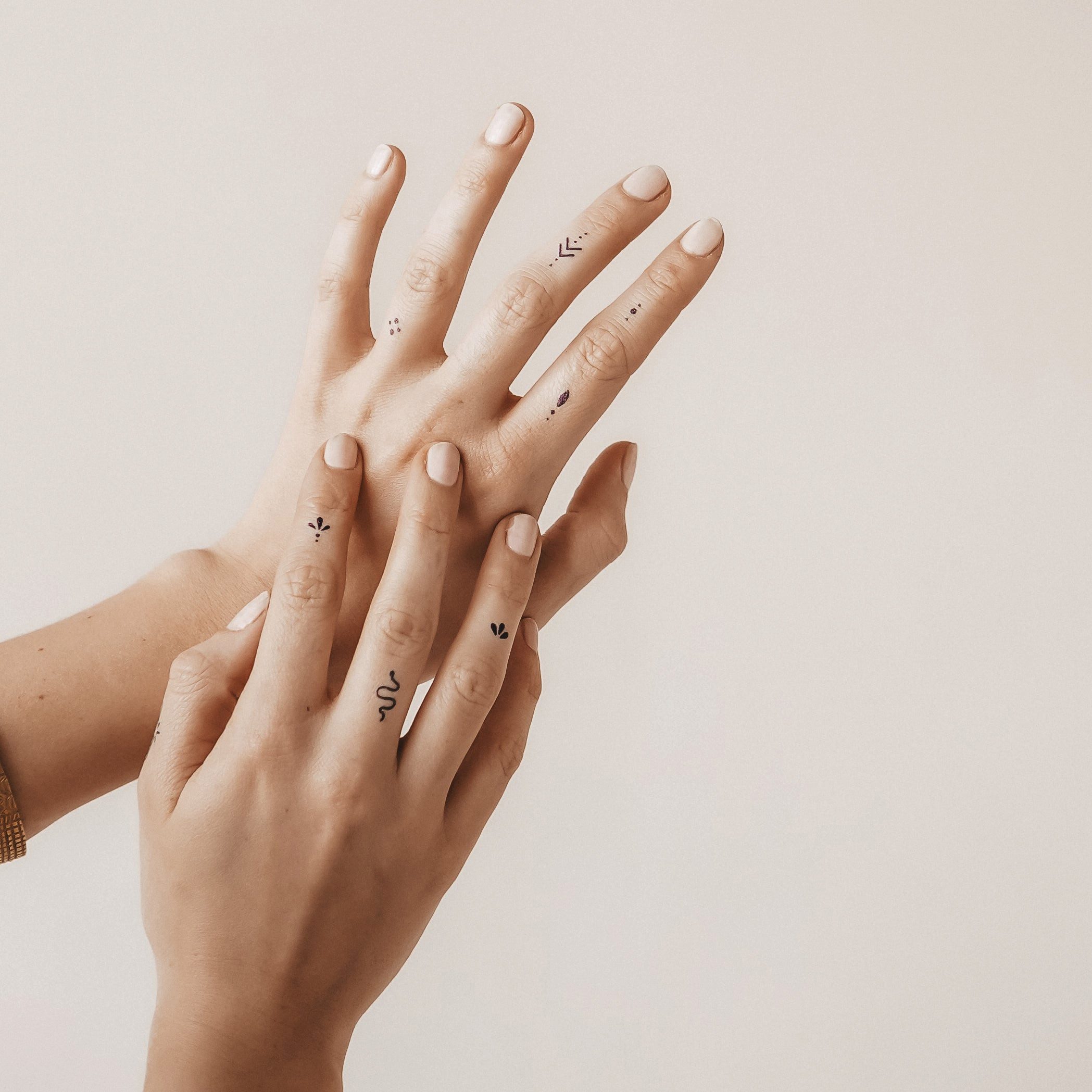 Inkster Schmuck-Tattoo Kleine Ornamente Finger Tattoos, wasserfestes temporäres Tattoo, 2 Wochen Halt