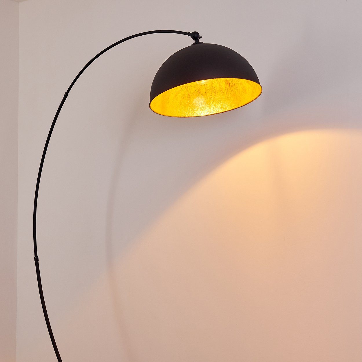 hofstein Bogenlampe »Aliena« Vintage Stehleuchte aus Metall in Schwarz/Gold, ohne Leuchtmittel, E27, Leuchte m. Fußschalter in Blattgold-Optik – Bild 4 von 5