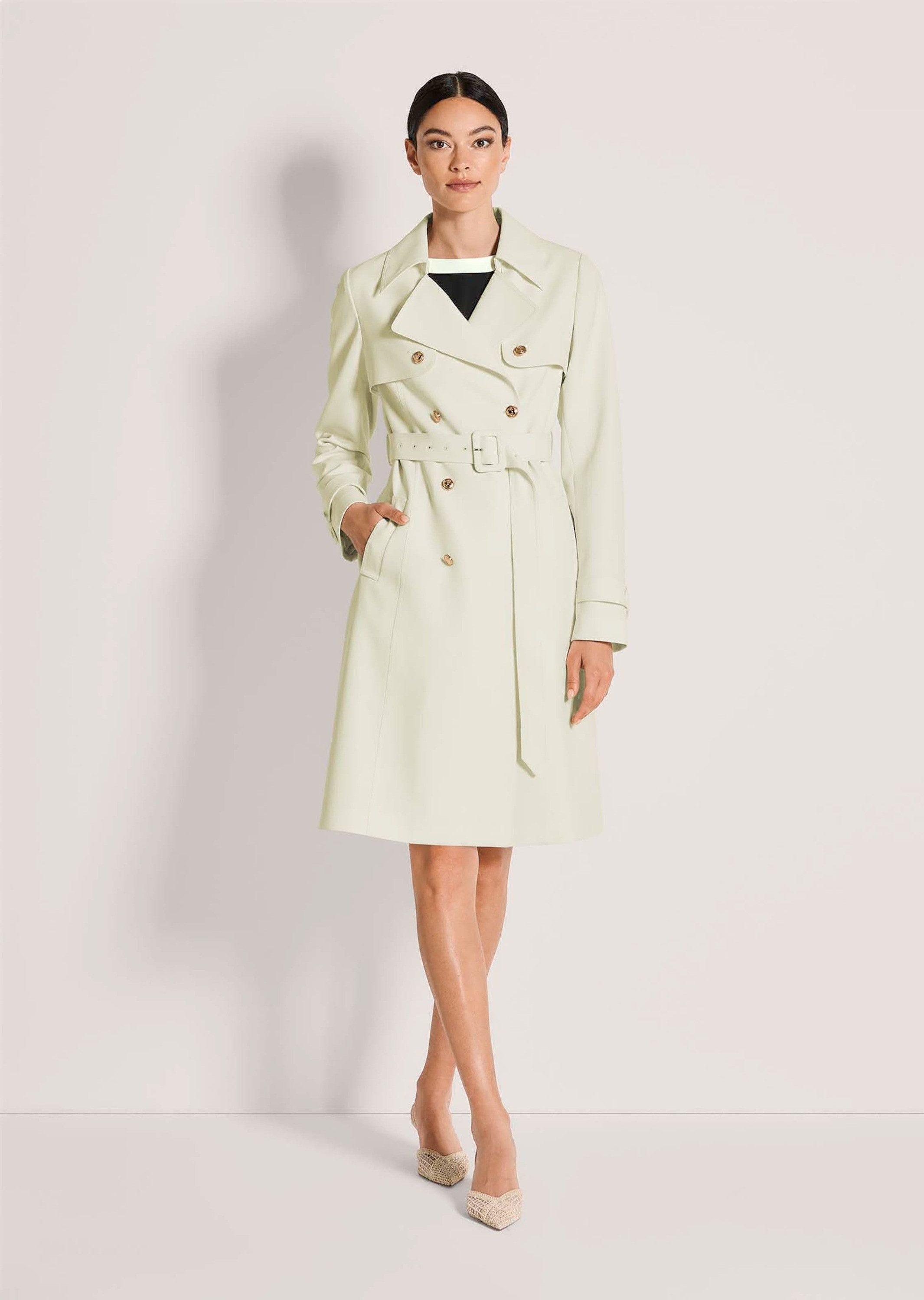 MADELEINE Trenchcoat Eleganter Zweireiher mit breitem Reverskragen Zeitloser Mantel mit goldfarbenen Knöpfen, Bindegürtel, Ärmelriegel