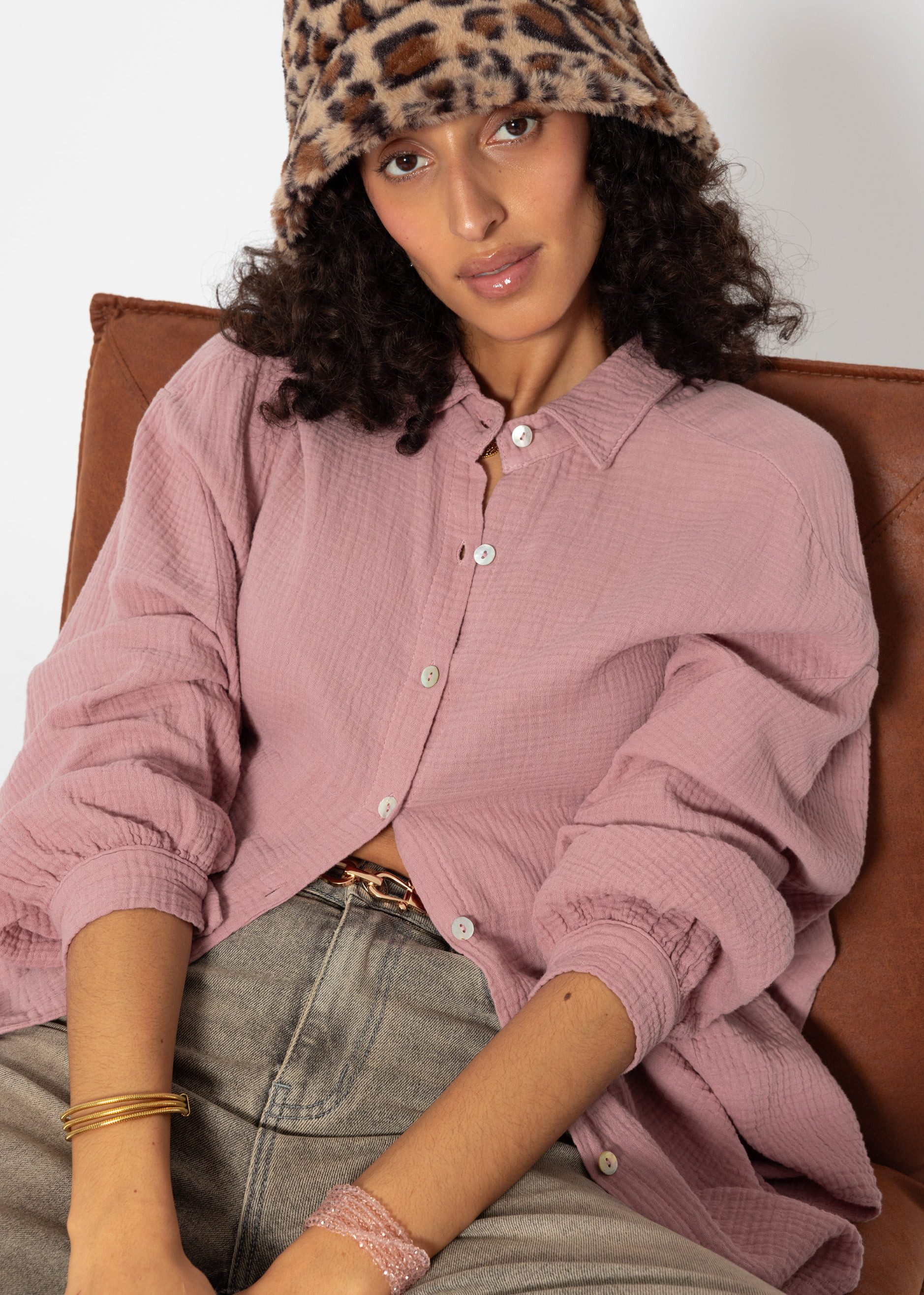 SASSYCLASSY Longbluse Oversize Musselin Bluse Damen kurz Langarm Elegant Hemdbluse lang aus Baumwolle mit V-Ausschnitt, One Size (Gr. 36-48)