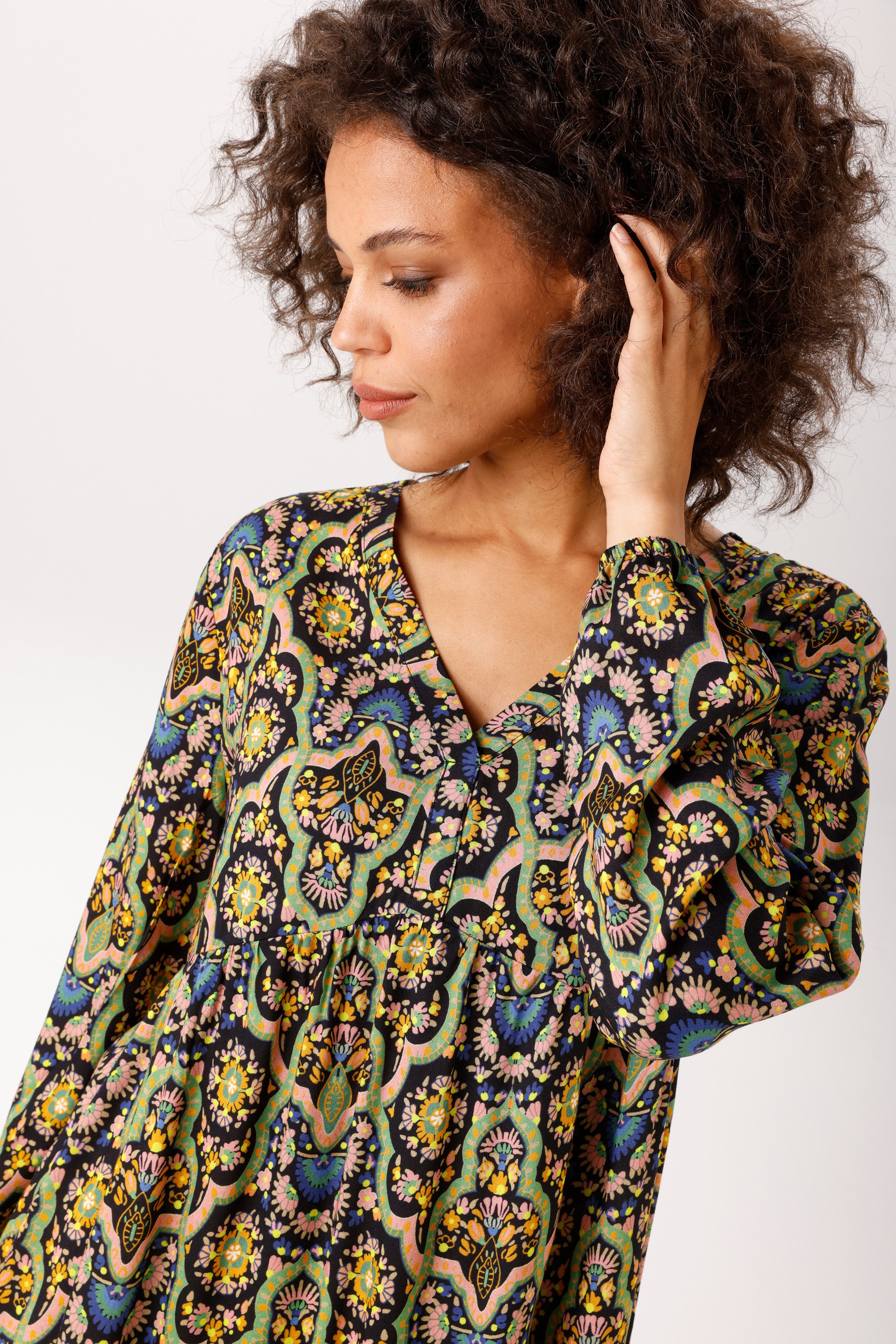 Aniston CASUAL Tunikakleid mit farbenfrohen, grafischen Druck - NEUE KOLLEKTION