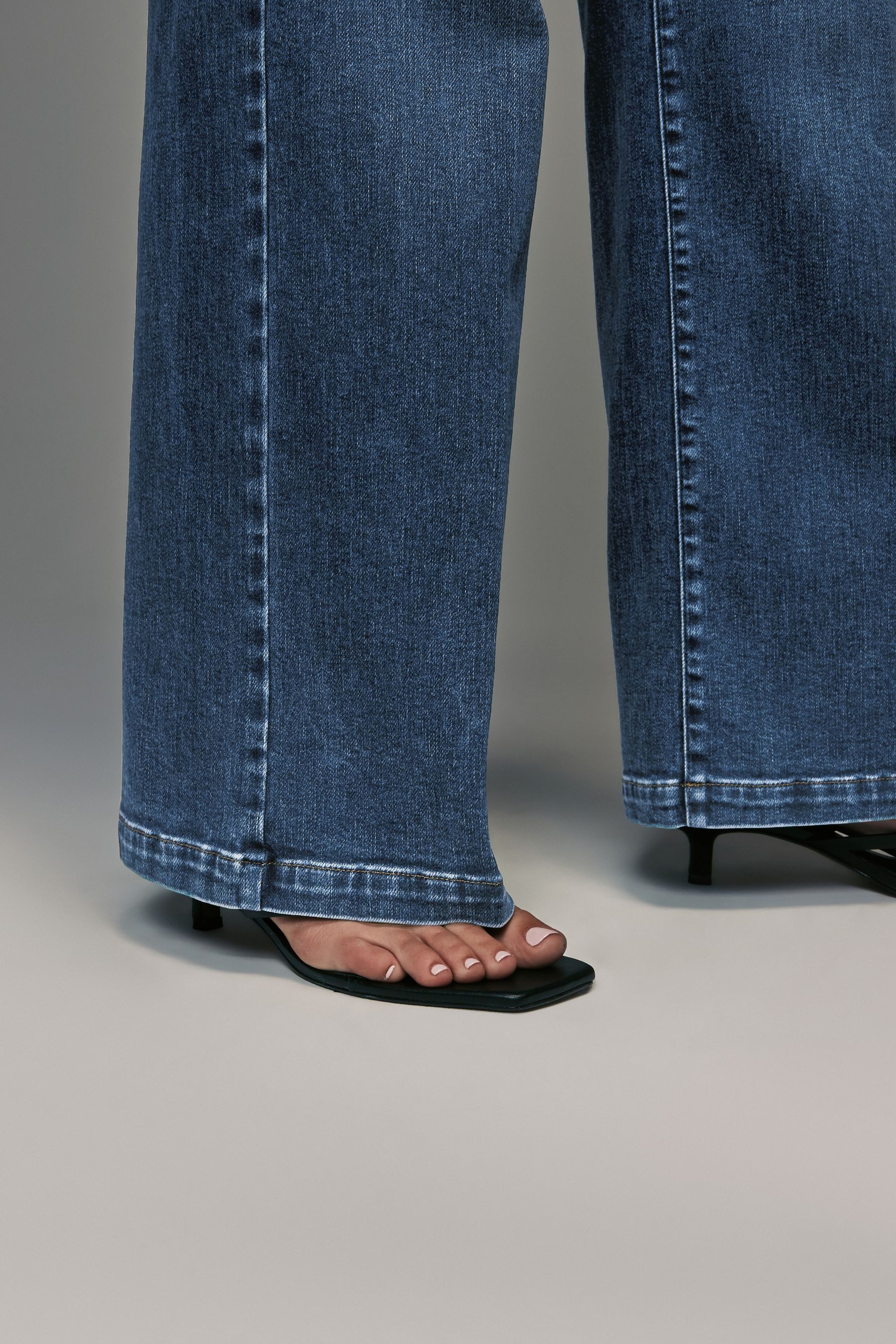 Next Weite Jeans Jeans mit weitem Bein, Sanduhrform (1-tlg)