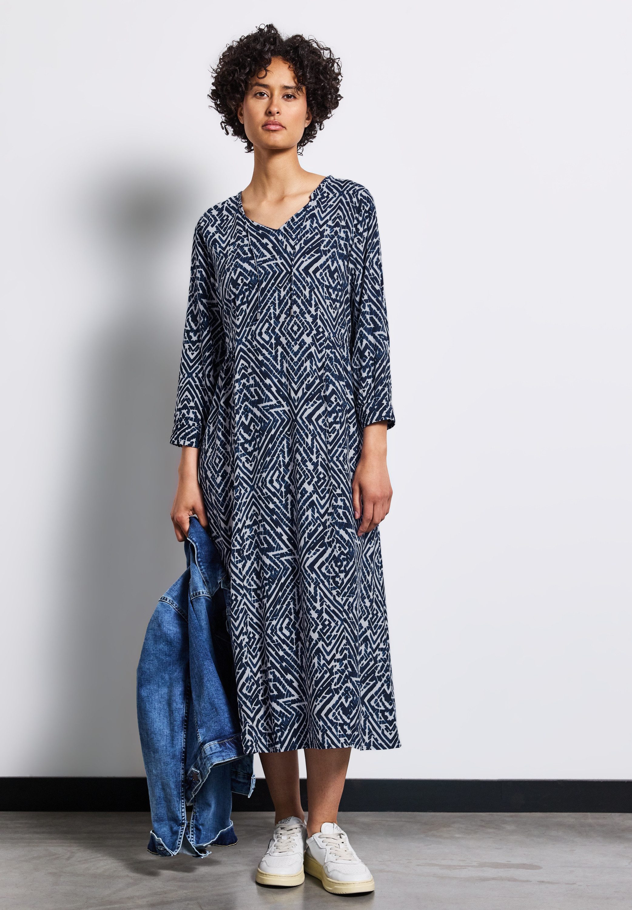 STREET ONE Midikleid mit allover Grafikprint