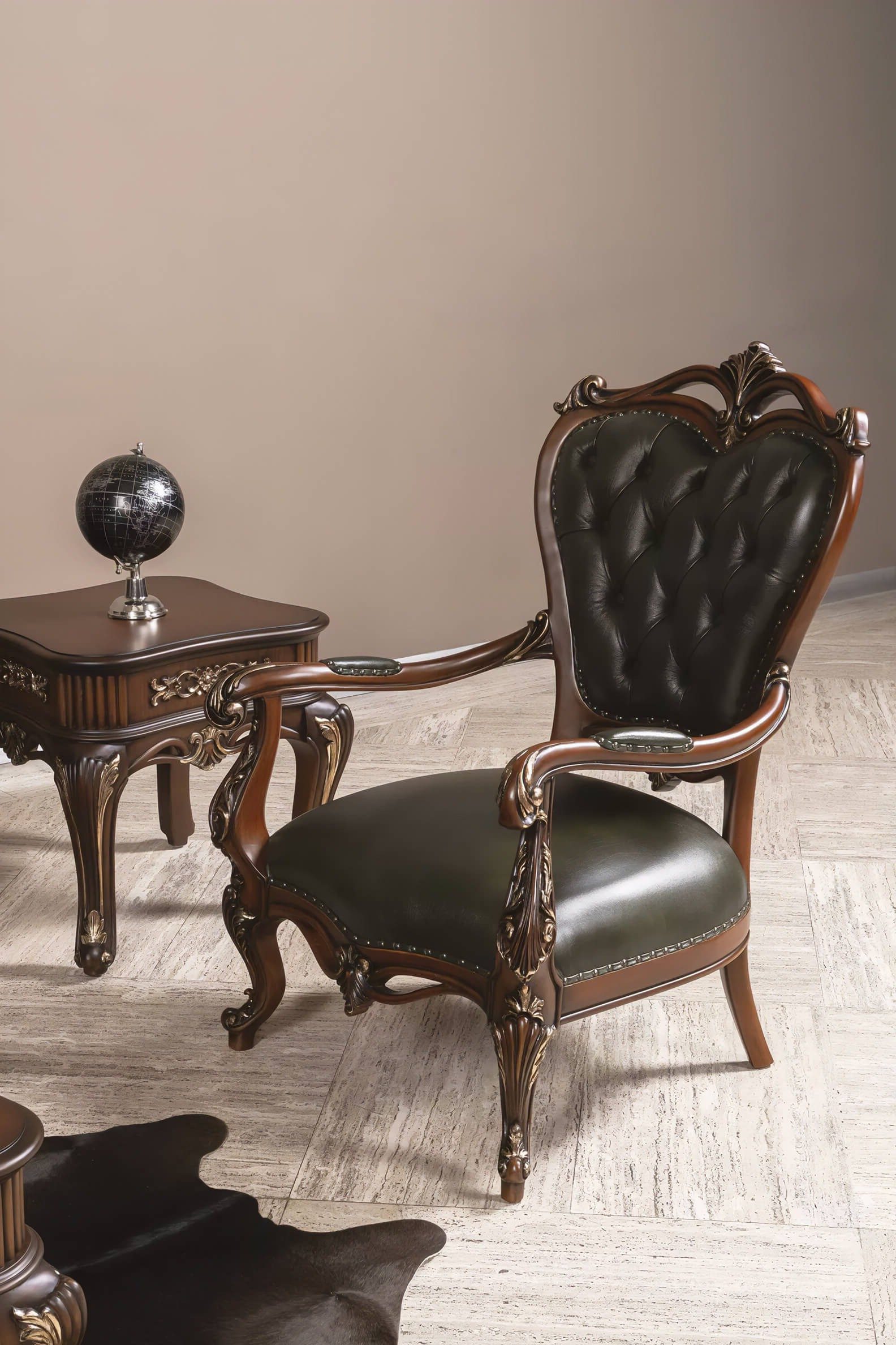 Xlmoebel Armlehnstuhl Grüner Neobarock-Chesterfield-Sessel mit Gold (1 St), Made in Europa