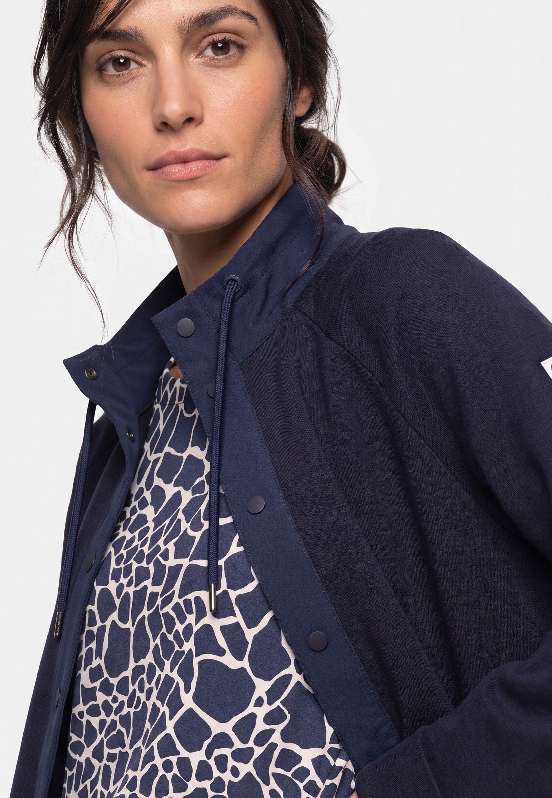 Olsen Cardigan mit Stehkragen und Raglanärmeln – Bild 4 von 5