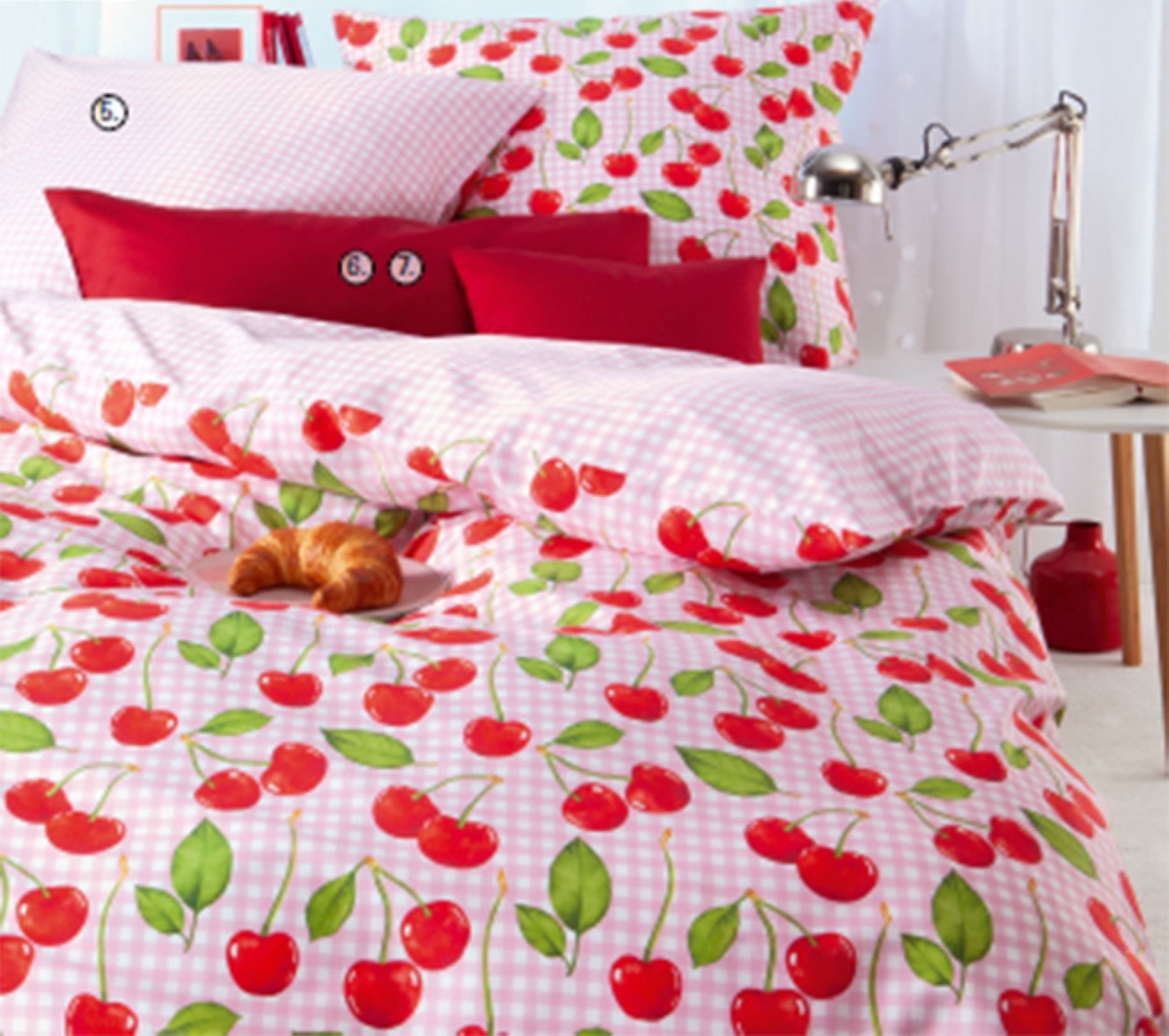 Dormabell Bettwäsche Dormabell Satin Bettwäsche 135x200 Kirschen Karo Wende rot rosa weiß, Satin, 2 teilig, für Sommer und Winter, angehm weich