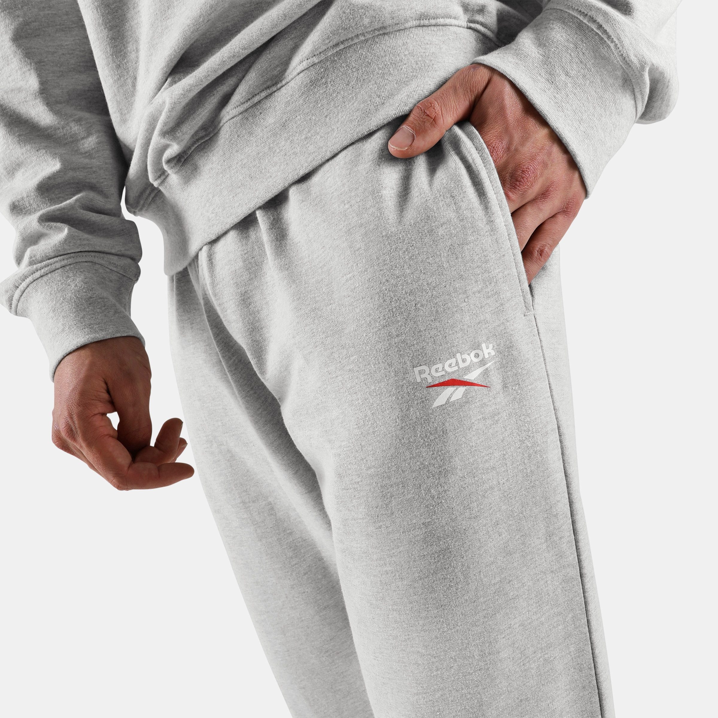 Reebok Jogginghose ID SMALL LOGO FRENCH TERRY JOGGER PANTS für Erwachsene geeignet, aus Baumwolle, in den Größen S bis XXL