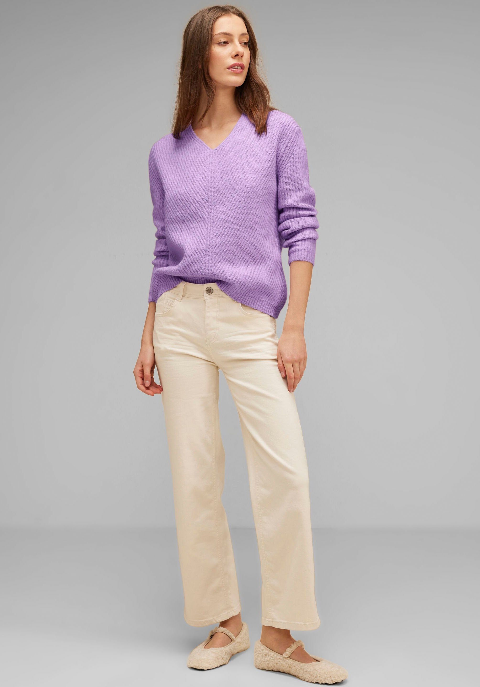 STREET ONE V-Ausschnitt-Pullover mit pure soft lilac Rippenstruktur