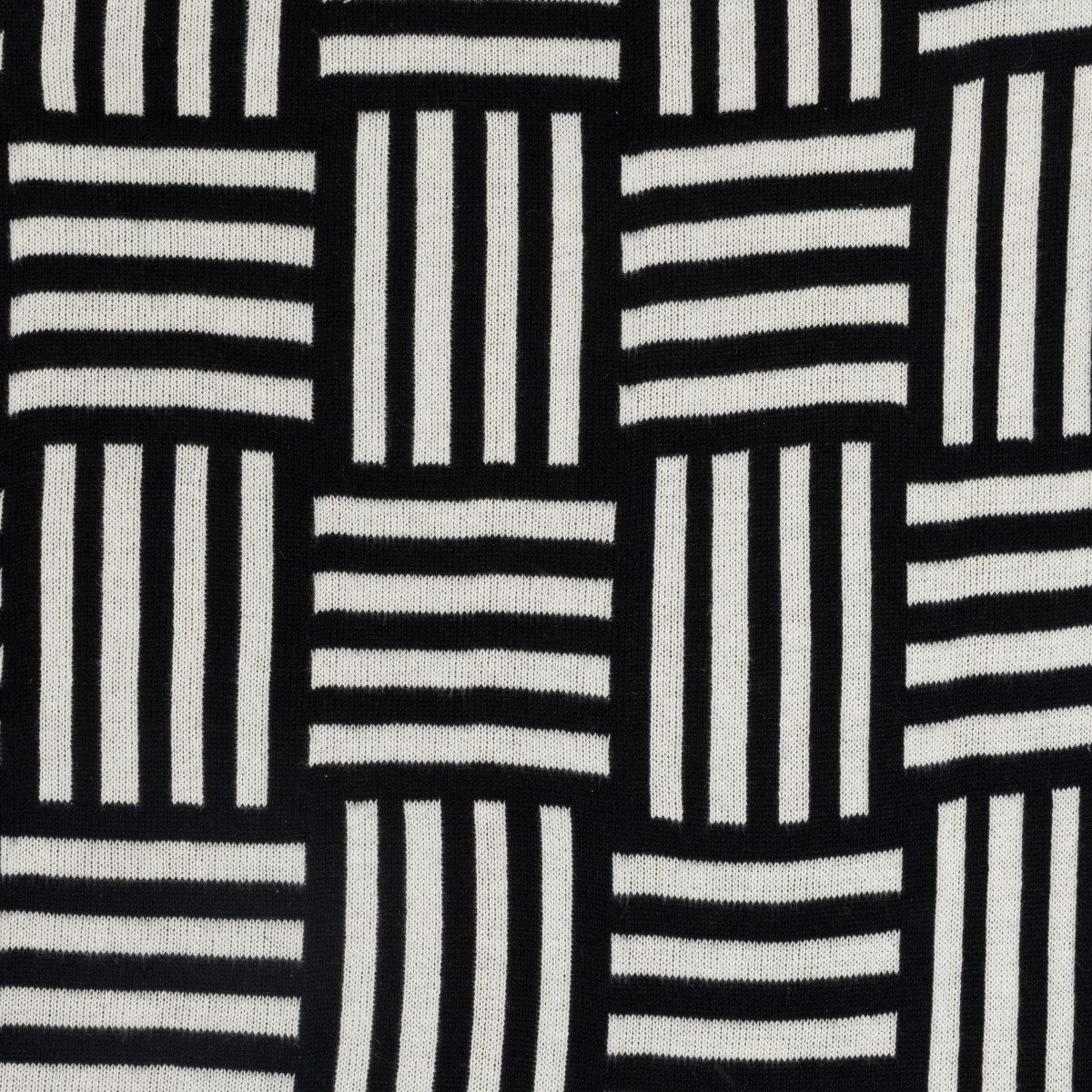 Knit Factory Dekokissen Dash Kissen Ecru Schwarz 50x50 cm Kariert, deko kissen wohnzimmer sofa wärme winter herbst Strick sale modern