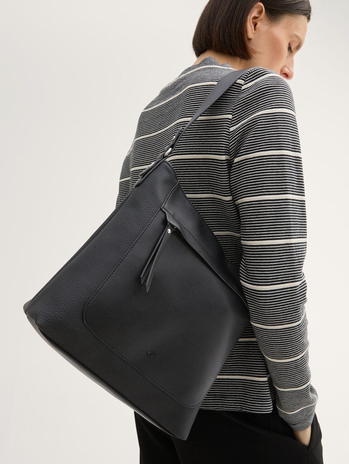 TOM TAILOR Beuteltasche Bags, TTLAREA M Schultertasche aus Lederimitat