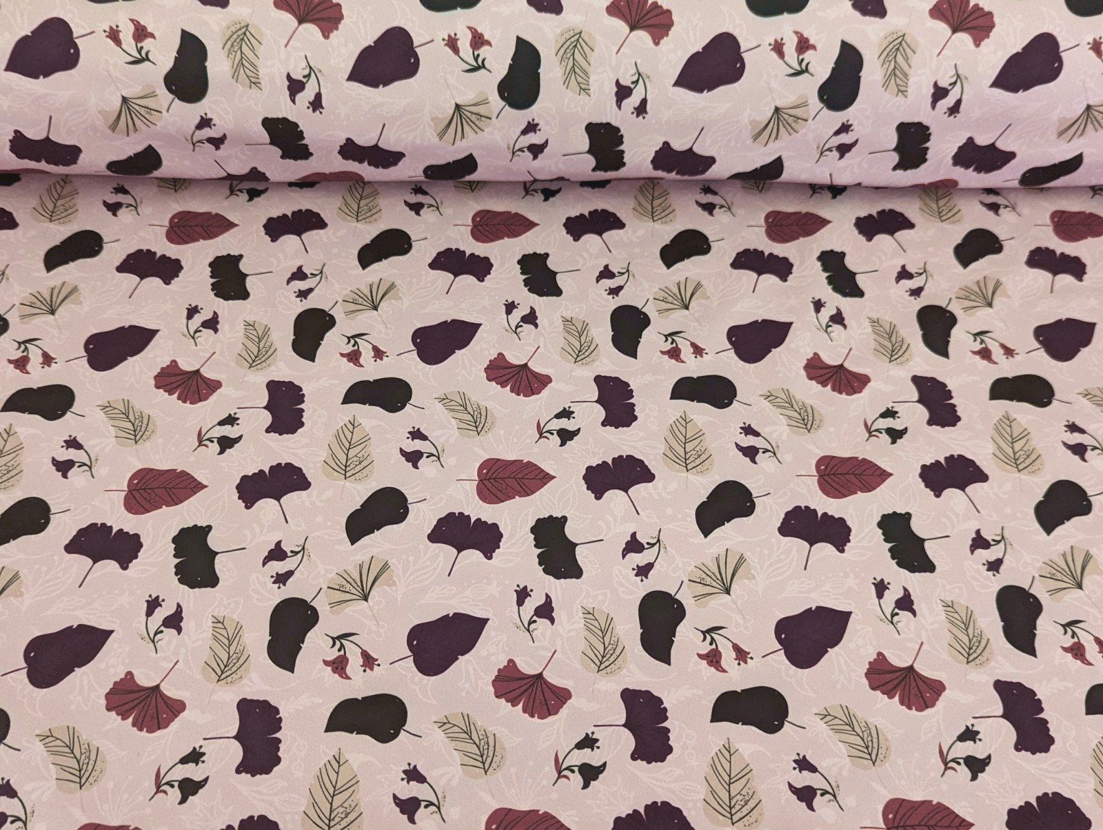 Corileo Stoff Softshell Herbstliche Blätter Blüten auf Dusty Pink Regenstoff, Regenabweisend