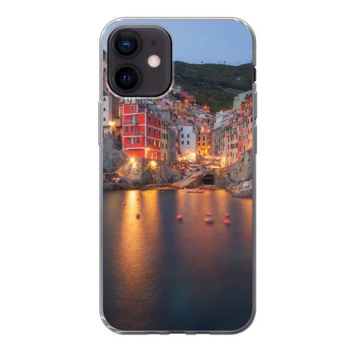 MuchoWow Handyhülle Beleuchtung in dem Dorf Cinque Terre in Italien Handyhülle Apple iPhone 12 Smartphone-Bumper Print Handy