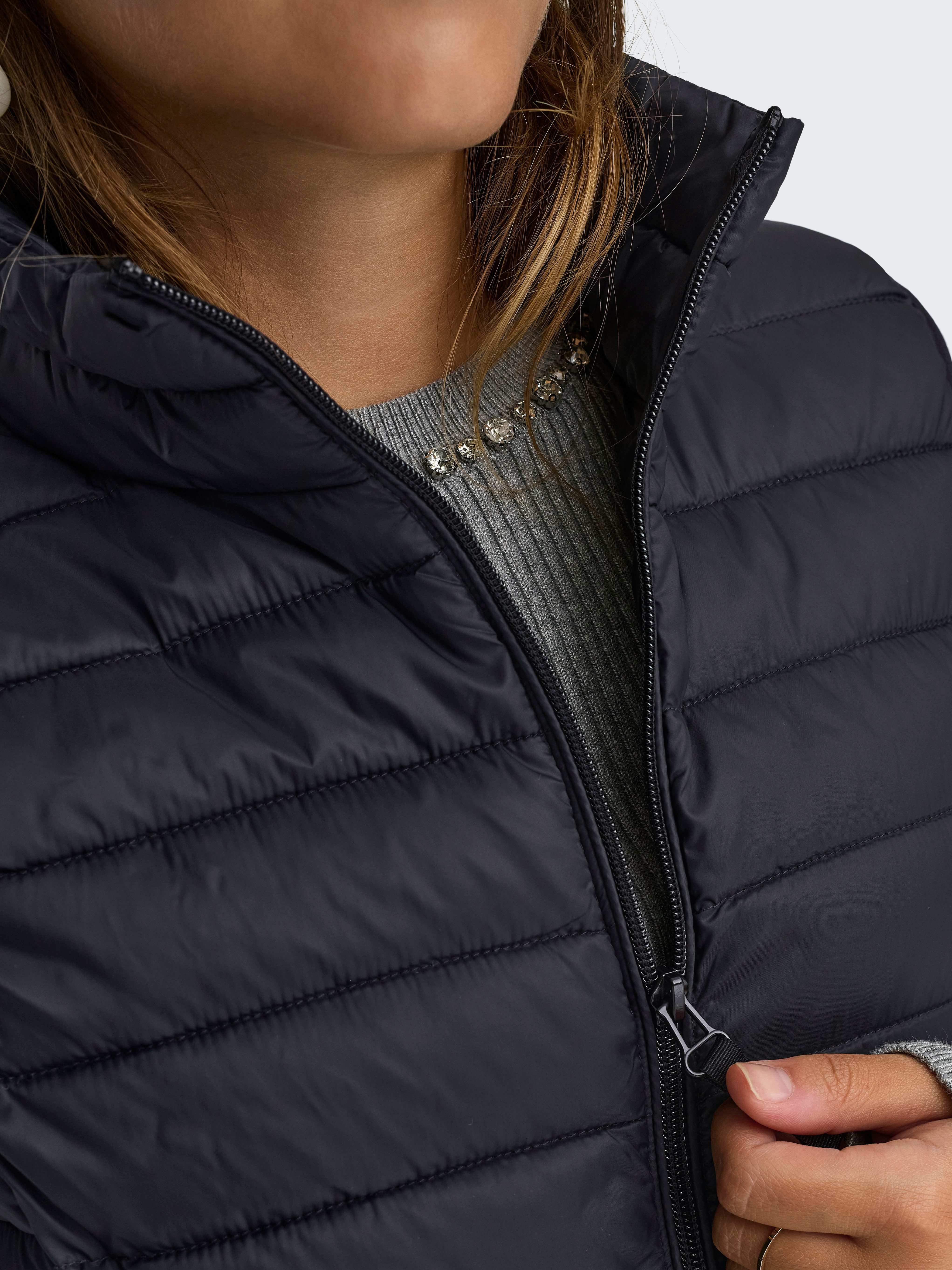 ONLY Steppweste ONLTAHIA LW QUILTED WAISTCOAT OTW CC OTW leicht glänzende Oberfläche