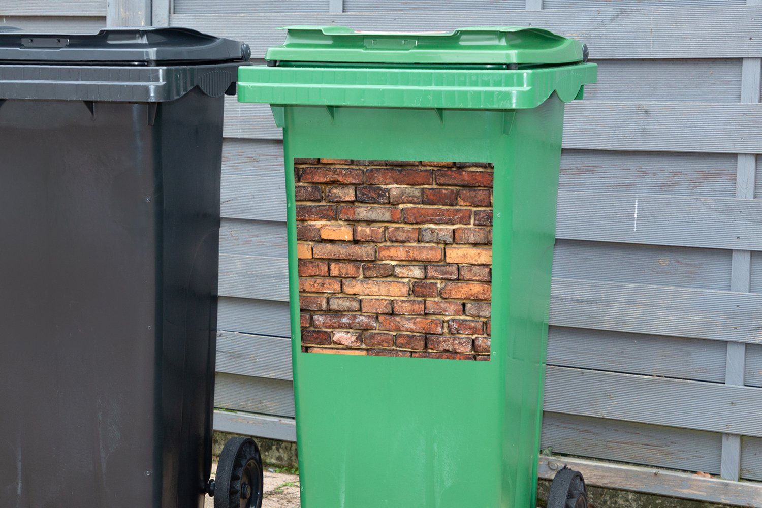Mülltonne, Rot Abfalbehälter - Backstein Sticker, - MuchoWow (1 Container, Mülleimer-aufkleber, - St), Mauern Braun Wandsticker