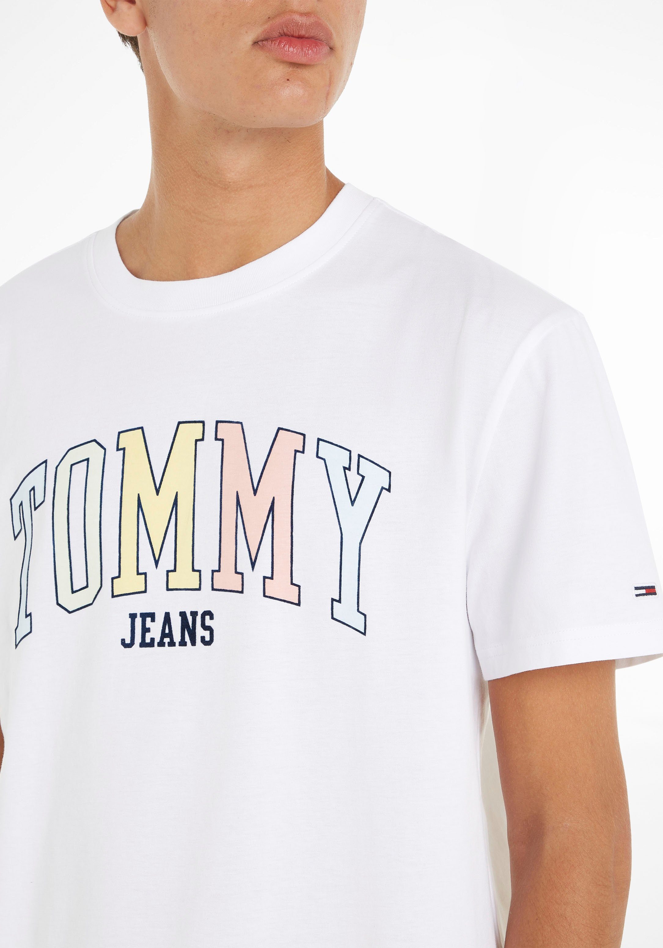 Tommy Jeans T-Shirt TJM TEE mit CLSC großem COLLEGE POP White TOMMY Logo-Frontmotiv