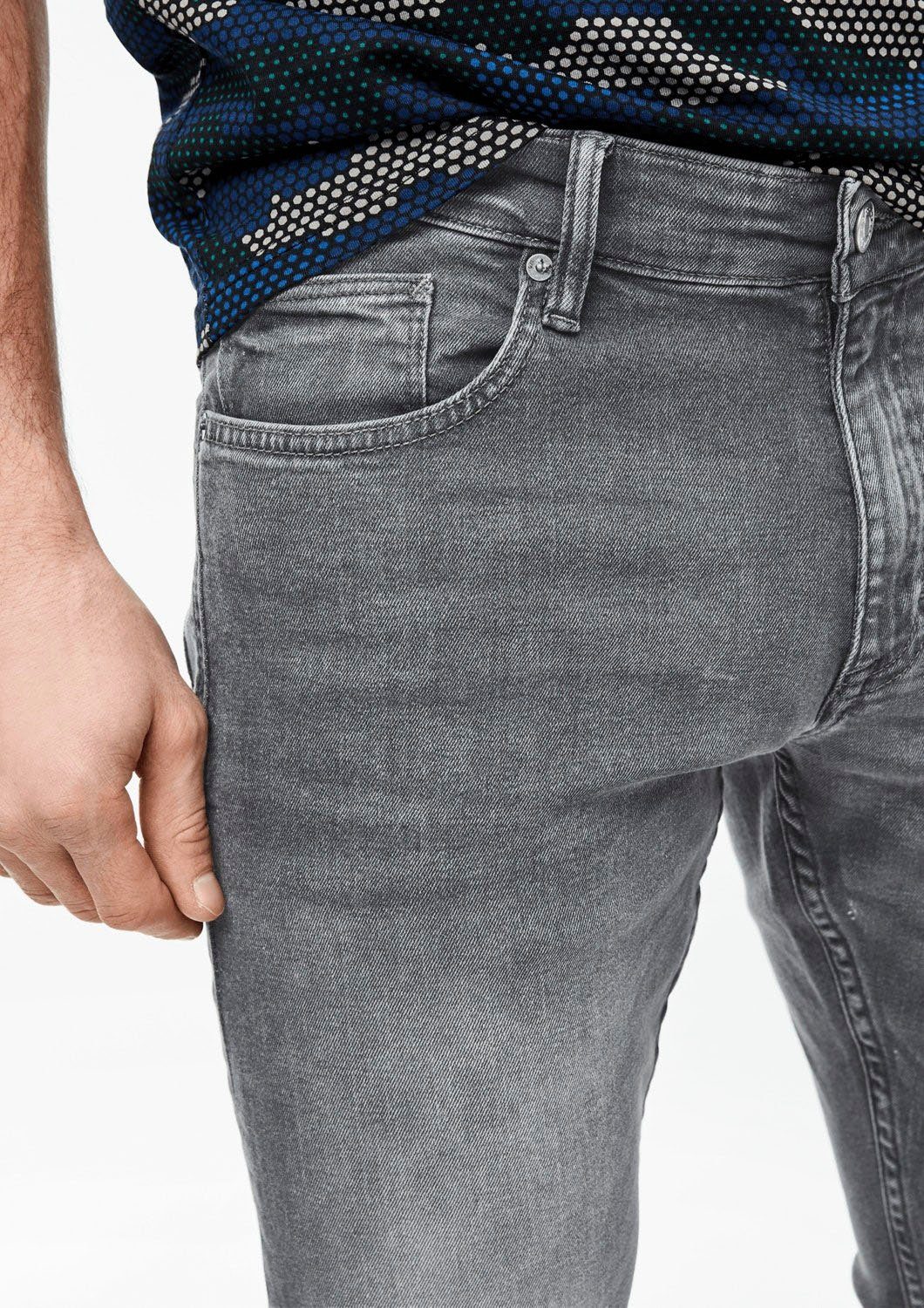 leichten Abriebeffekten grau 5-Pocket-Jeans QS mit