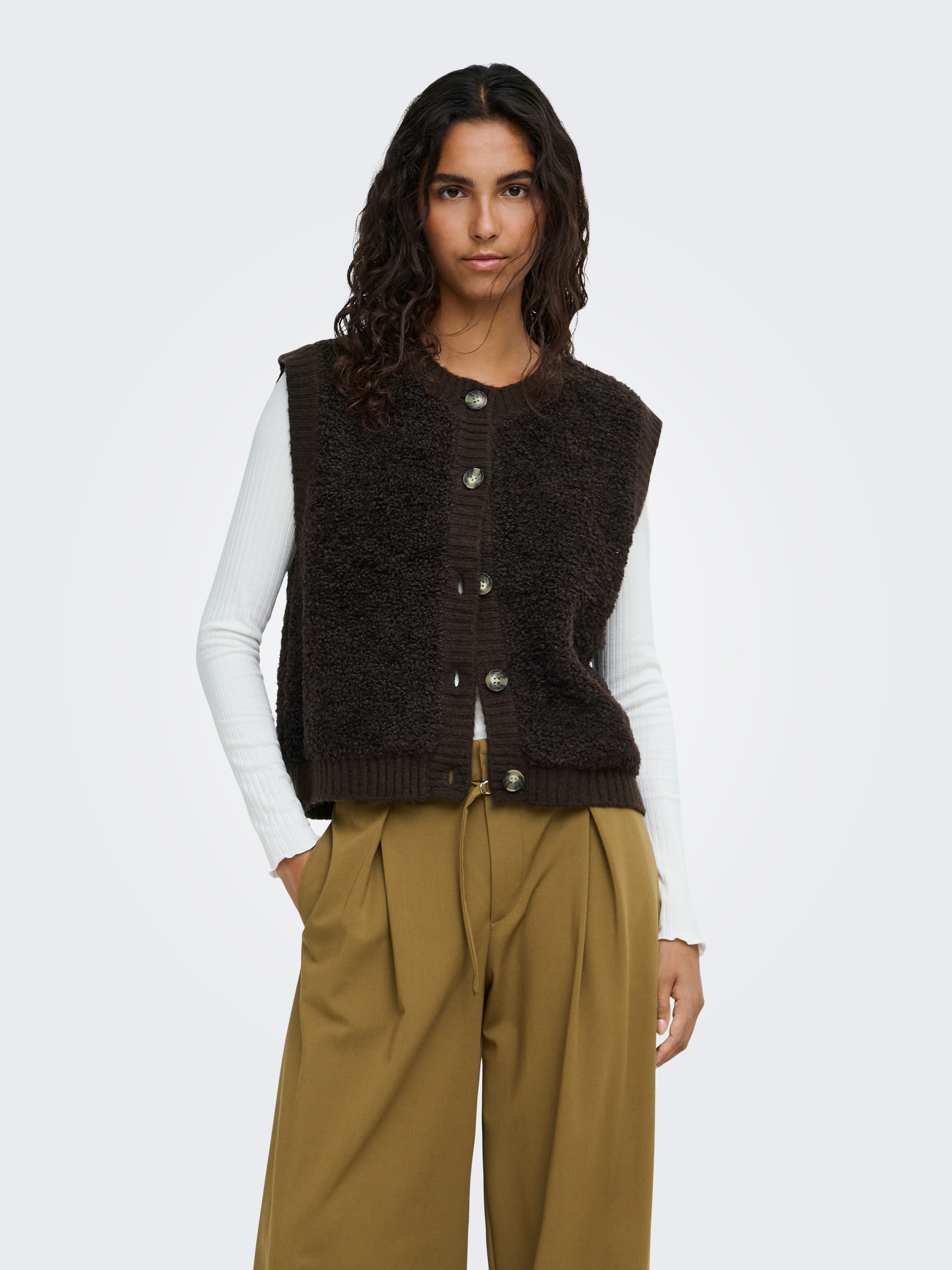 JDY Strickweste JDYEIRA LIFE S/L O-NECK BUTTON VEST KNT Materialmix, mit Wolle und Stretch