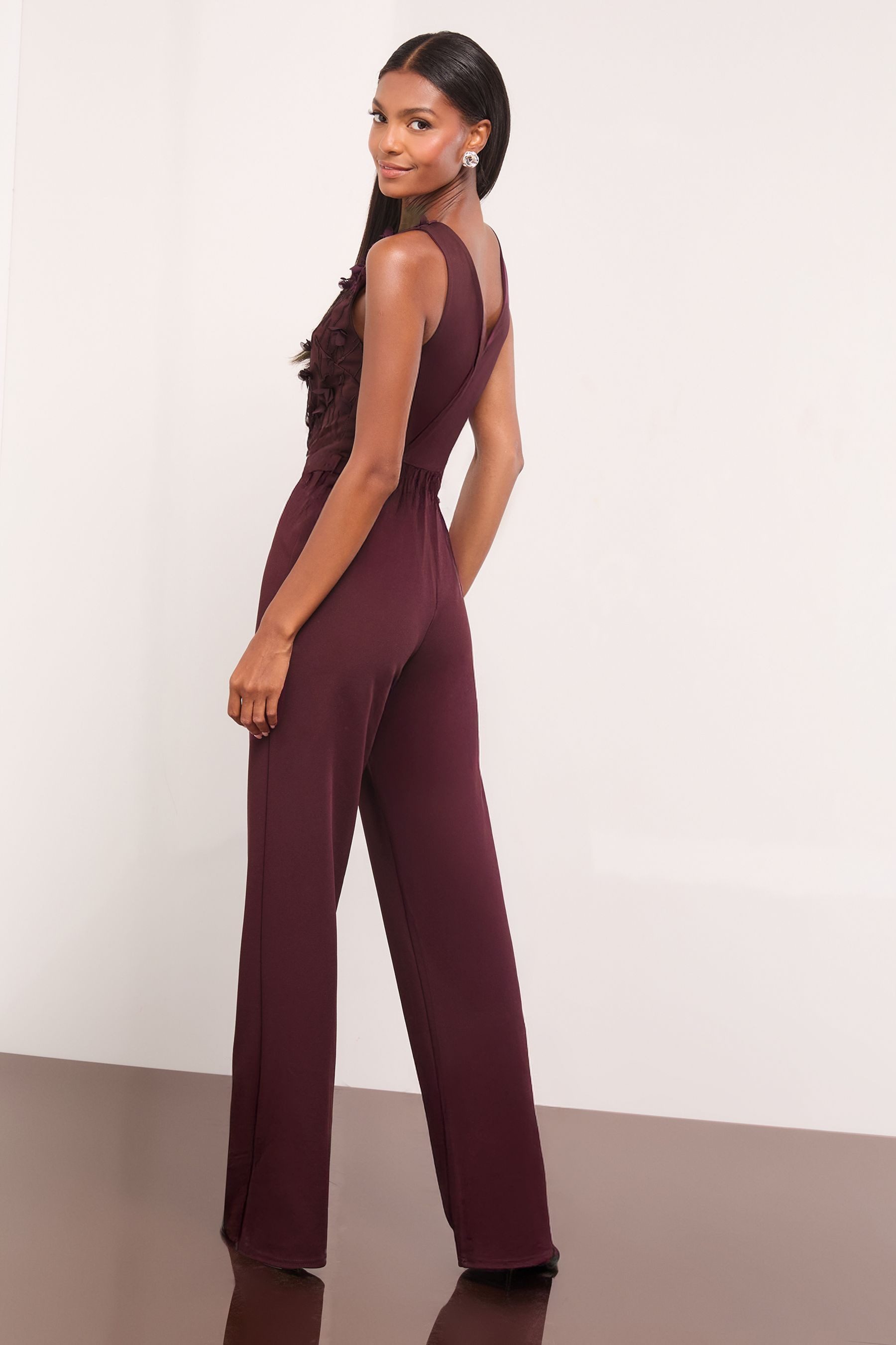 LIPSY Jumpsuit Lipsy Neckholder-Jumpsuit mit 3D-Struktur, Regular (1-tlg)
