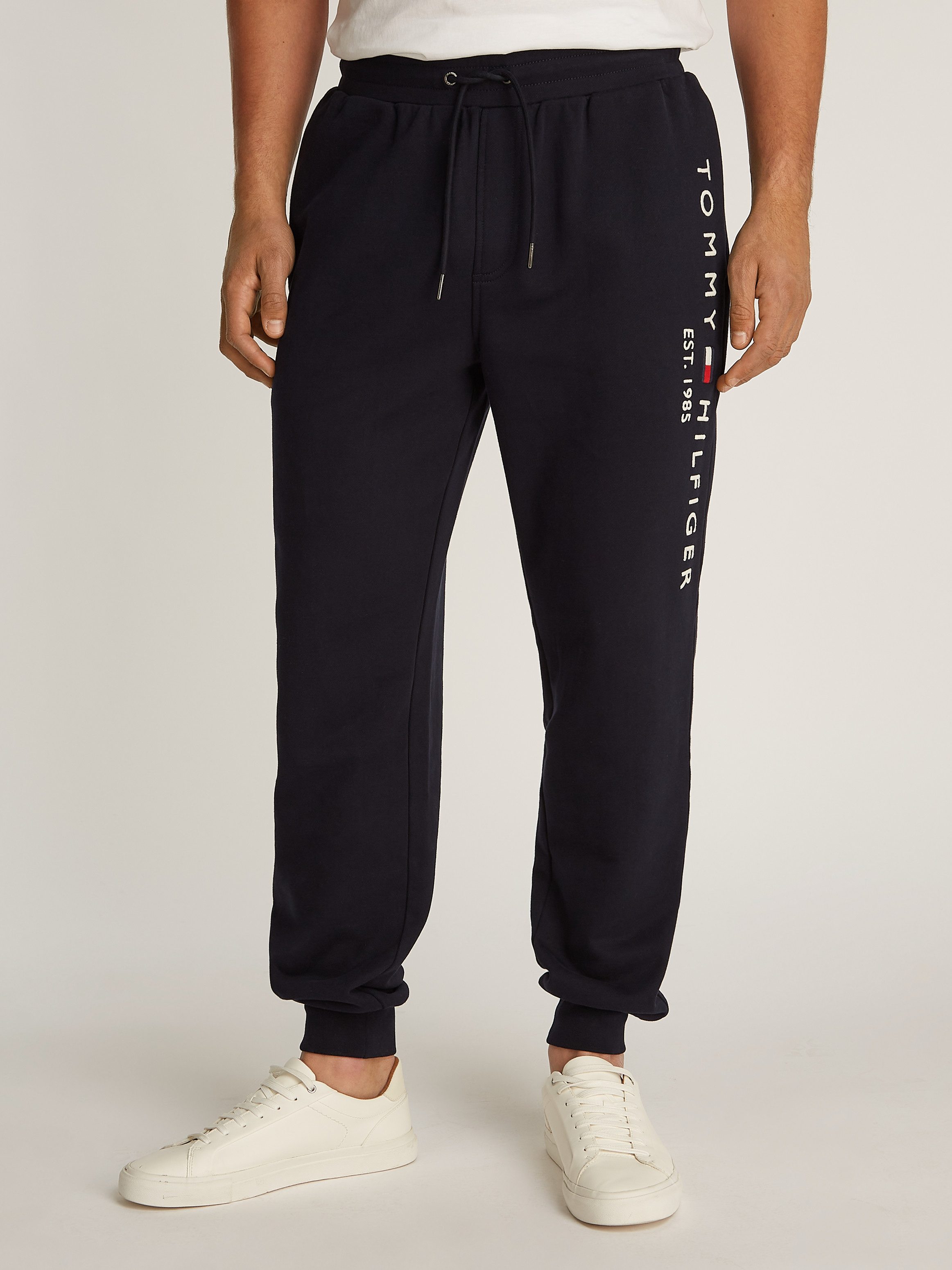 Tommy Hilfiger Sweathose BASIC BRANDED SWEATPANTS mit großem Tommy Hilfiger Schriftzug