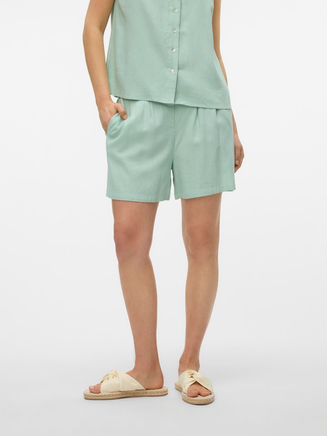 Vero Moda Shorts VMJESMILO HW SHORTS WVN GA NOOS mit Leinen