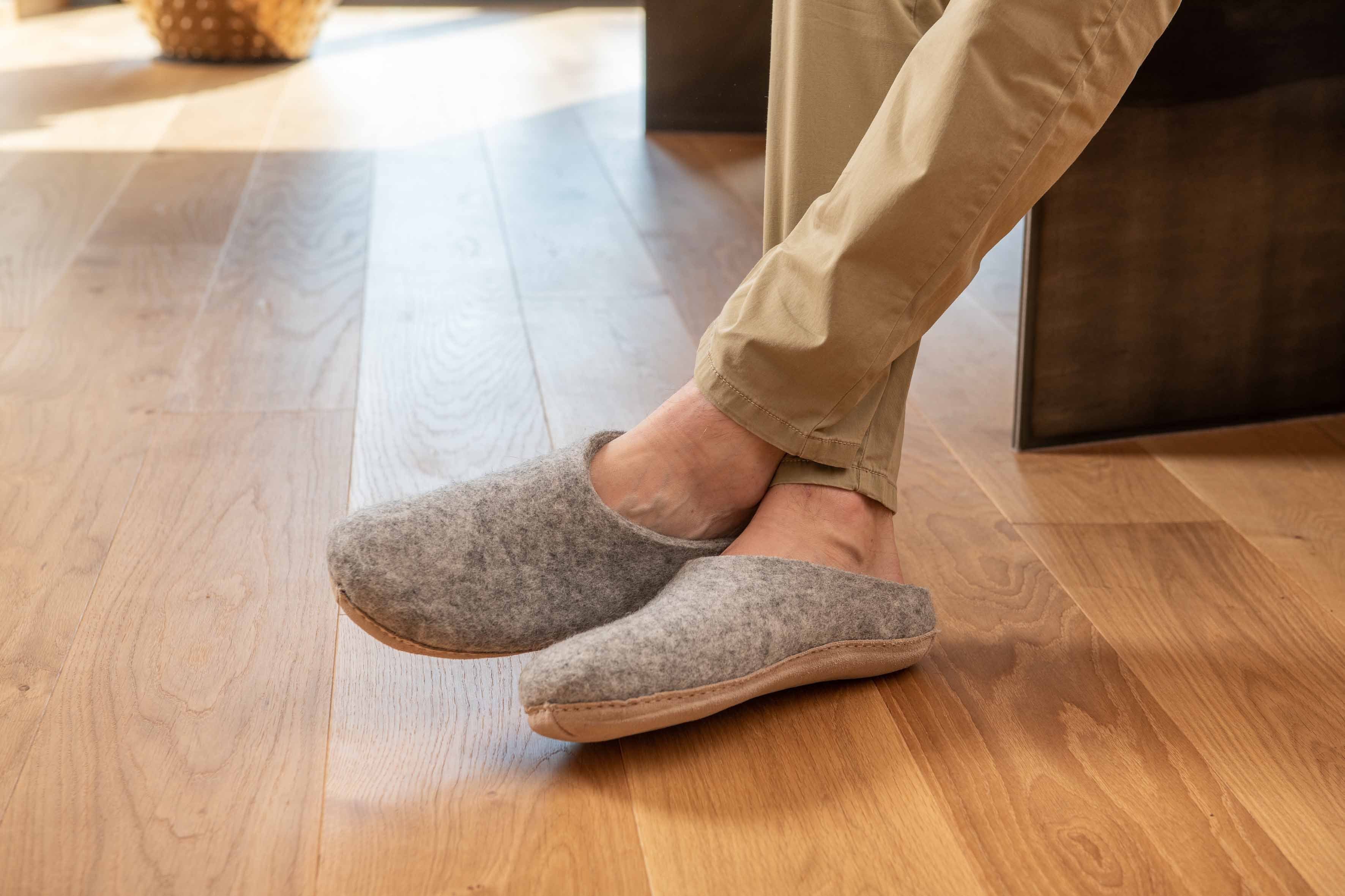 naturling Herren Filz Pantoffel Hausschuh (mit echter) Ledersohle