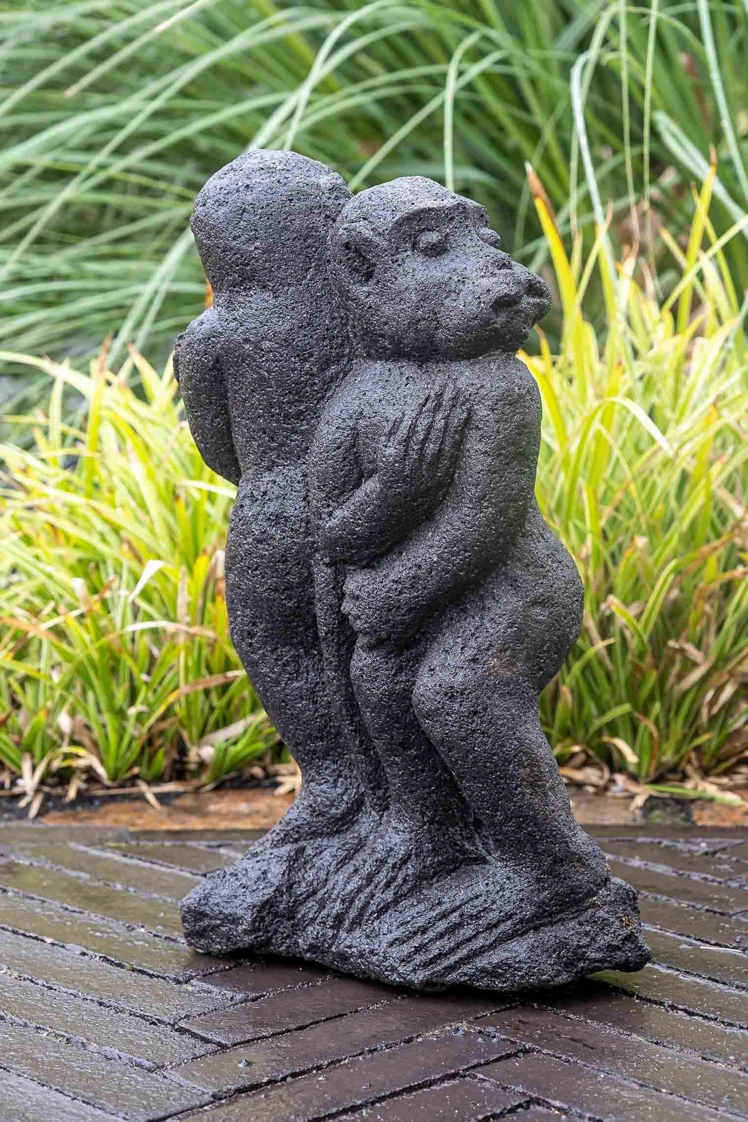 sehr klein, ein robust – und Gartenfigur Frost, Figur gegen IDYL Regen Naturprodukt Lavastein Affenpaar – Lavastein– witterungsbeständig UV-Strahlung. IDYL