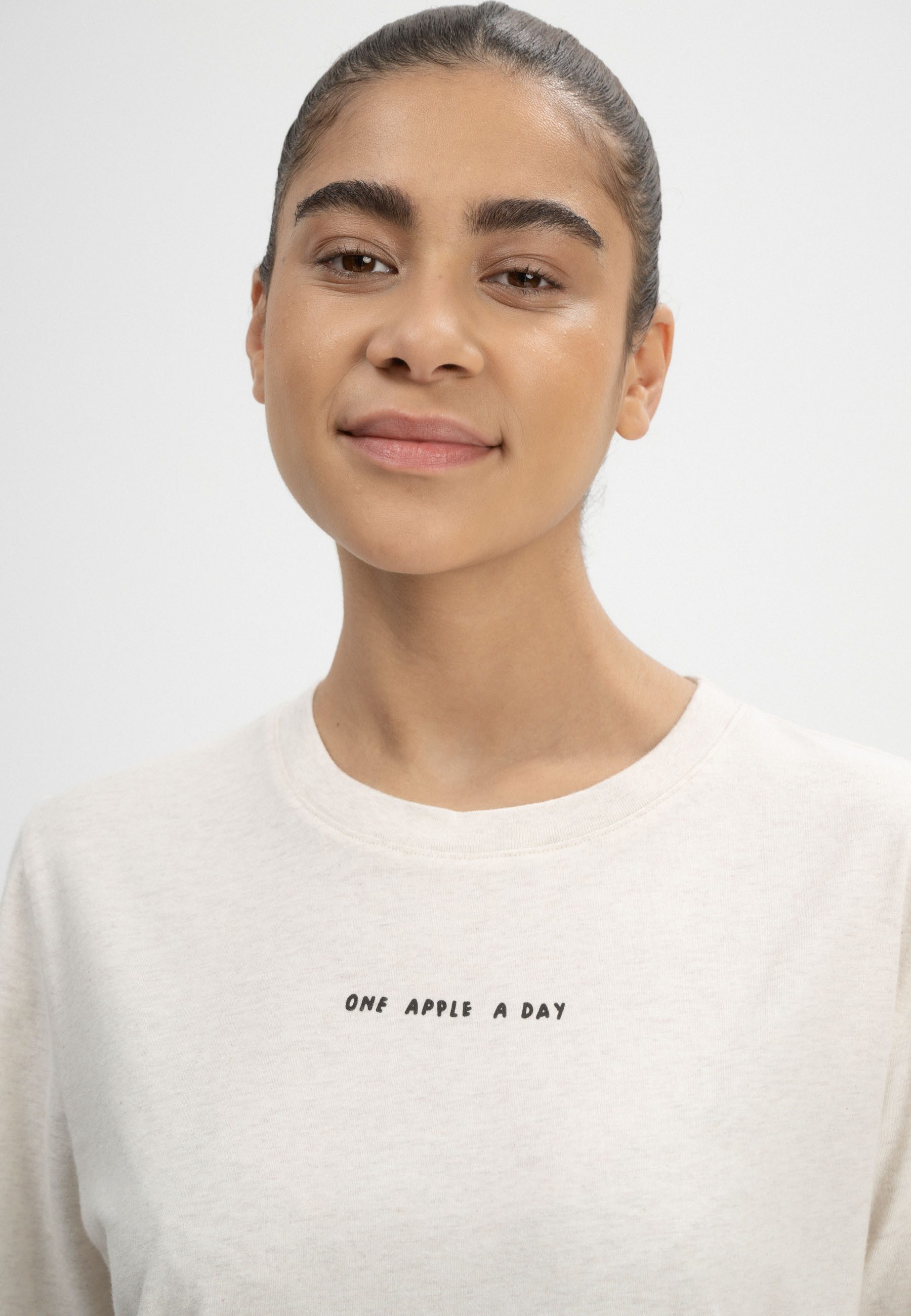 MELA Kurzarmshirt T-Shirt Style Artist Edition Josha Fein gerippter Kragen
