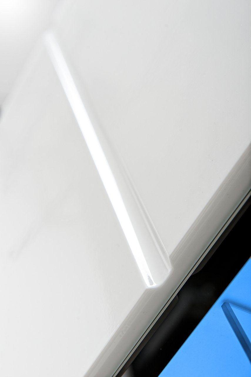 Hochglanz, und Wohnwand Fronten, Matt Weiß Hochglanz, in M1 LED Breite gefräste Domando Beleuchtung Riomaggiore 210cm, modern Wohnwand Weiß