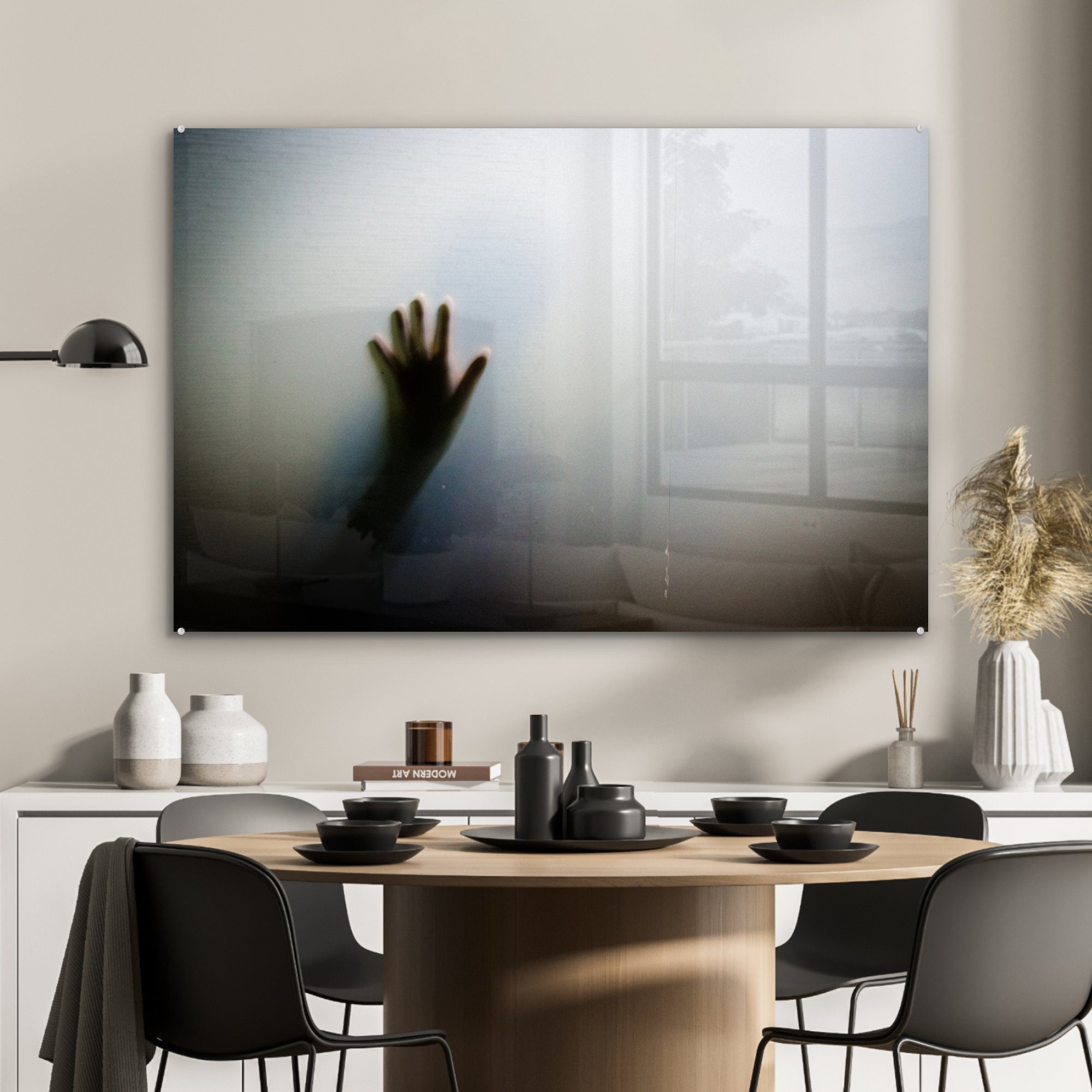 Schlafzimmer (1 Wohnzimmer MuchoWow Acrylglasbild Acrylglasbilder Geistes, eines St), der Hand Schwarz-Weiß-Foto &