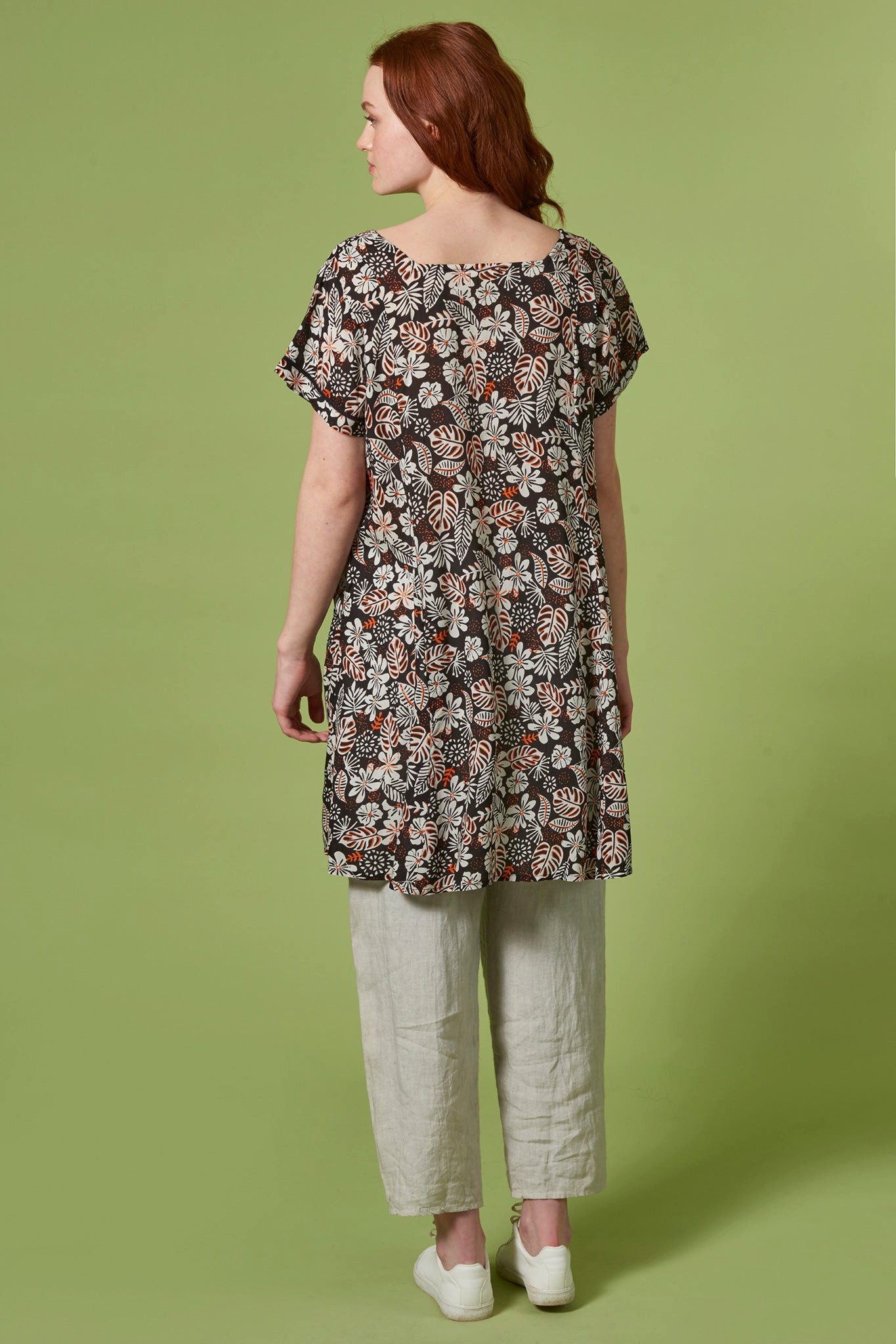 Himalaya Clothing Tunika Damen Bluse mit Blattmotiv und dekorativen Biesen - Sommer Tunika lang Luftiges Sommerkleid mit hohem Tragekomfort
