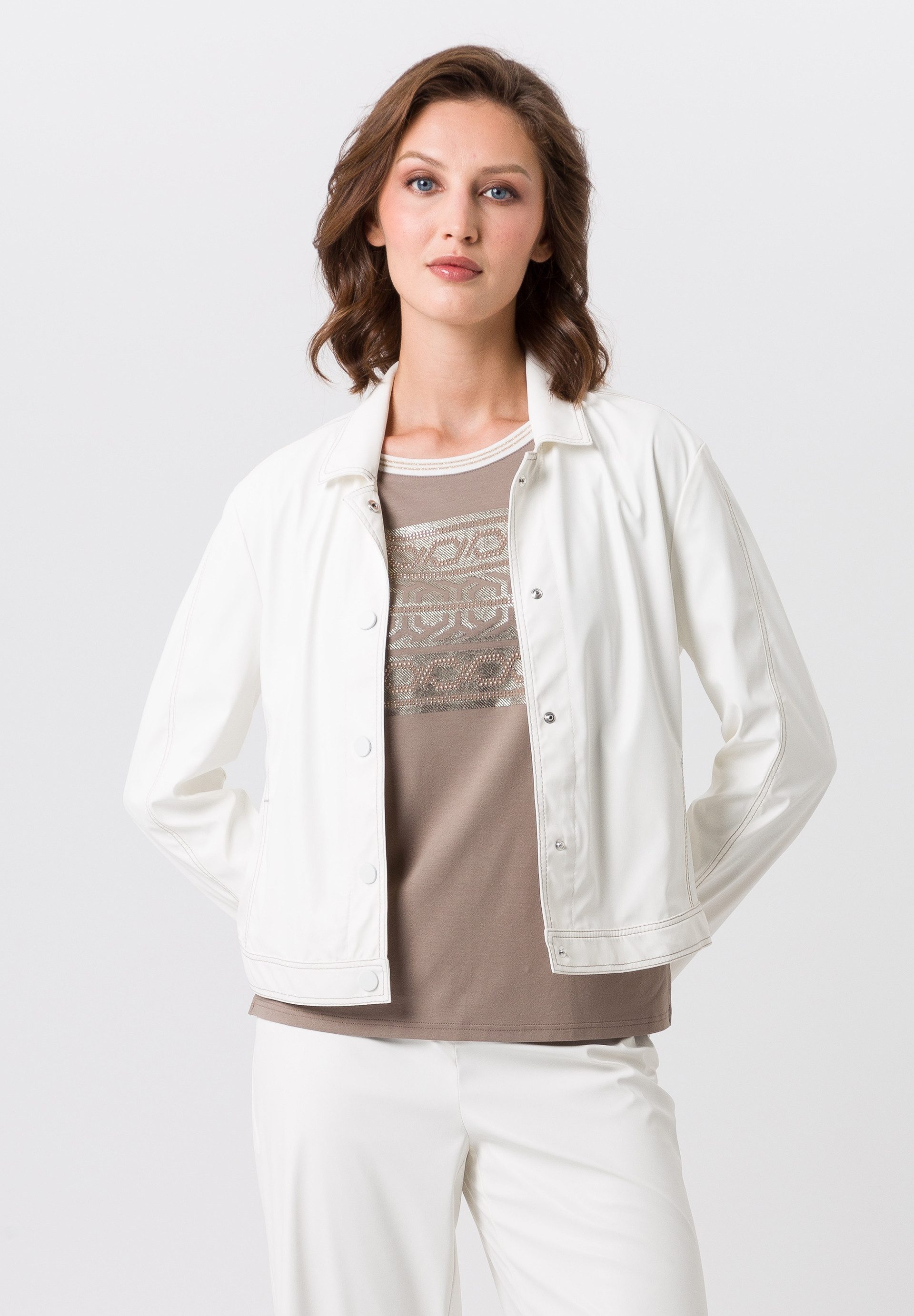 Kurzjacke mit markanten Nähten