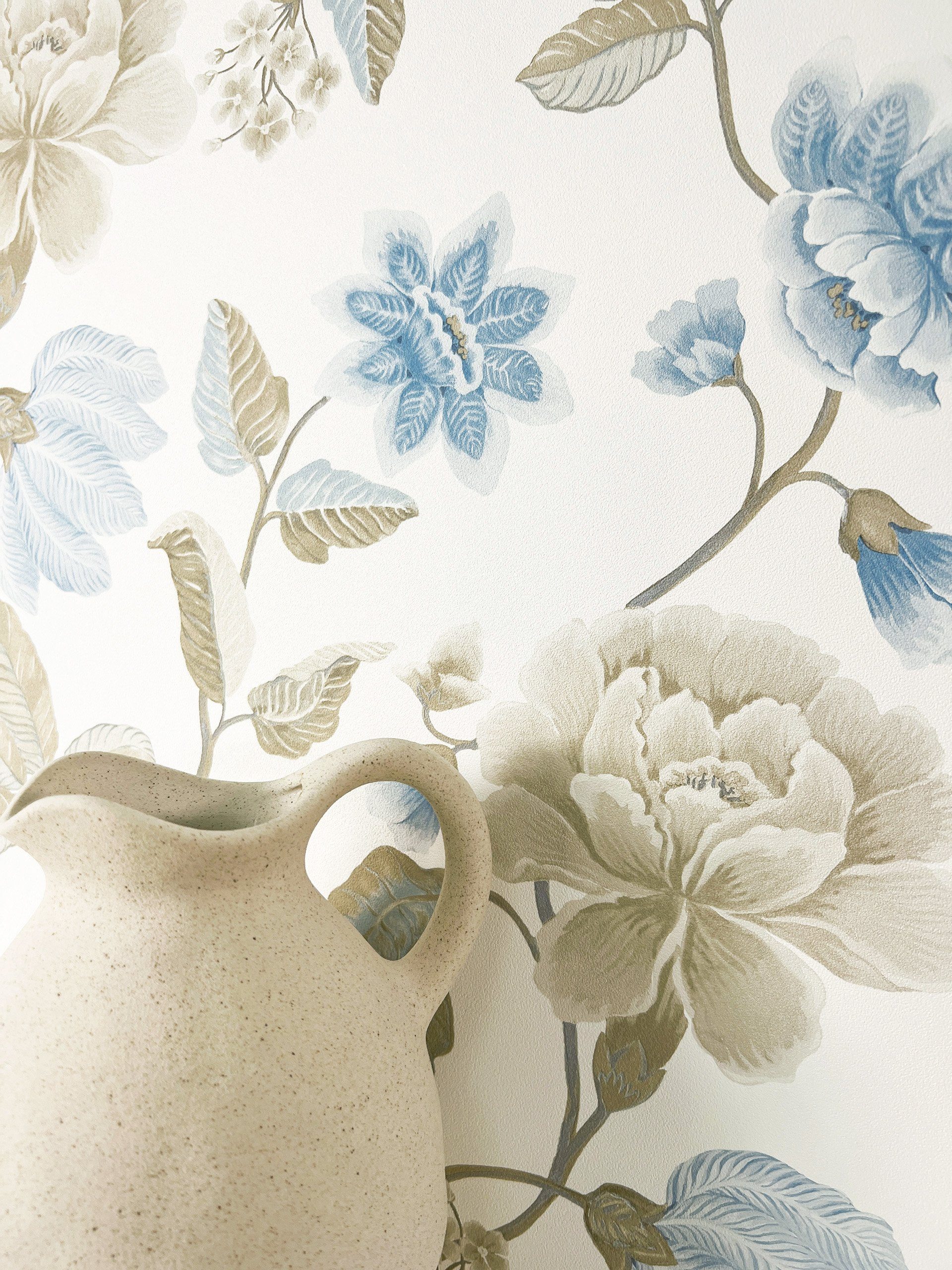Newroom Vliestapete Viane Blue Tapete Blumentapete Blumen,Rosen,Blätter, Weiß Tapete Floral Blumen - Blumentapete Floral Blau Beige Romantisch 3D Optik Rosen Blätter für Wohnzimmer Schlafzimmer Küche, Rosentapete