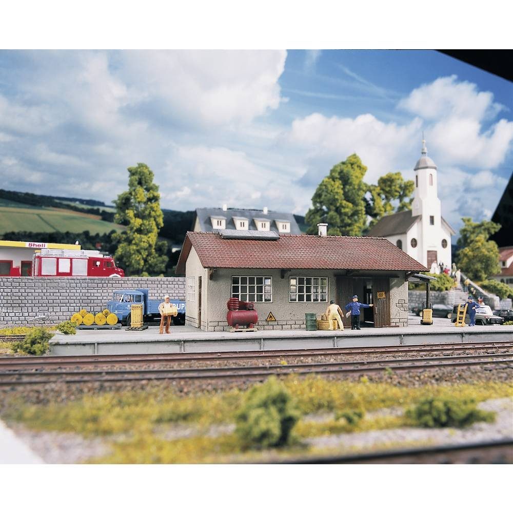 PIKO Modelleisenbahn-Set H0 Güterschuppen Burgstein 61824