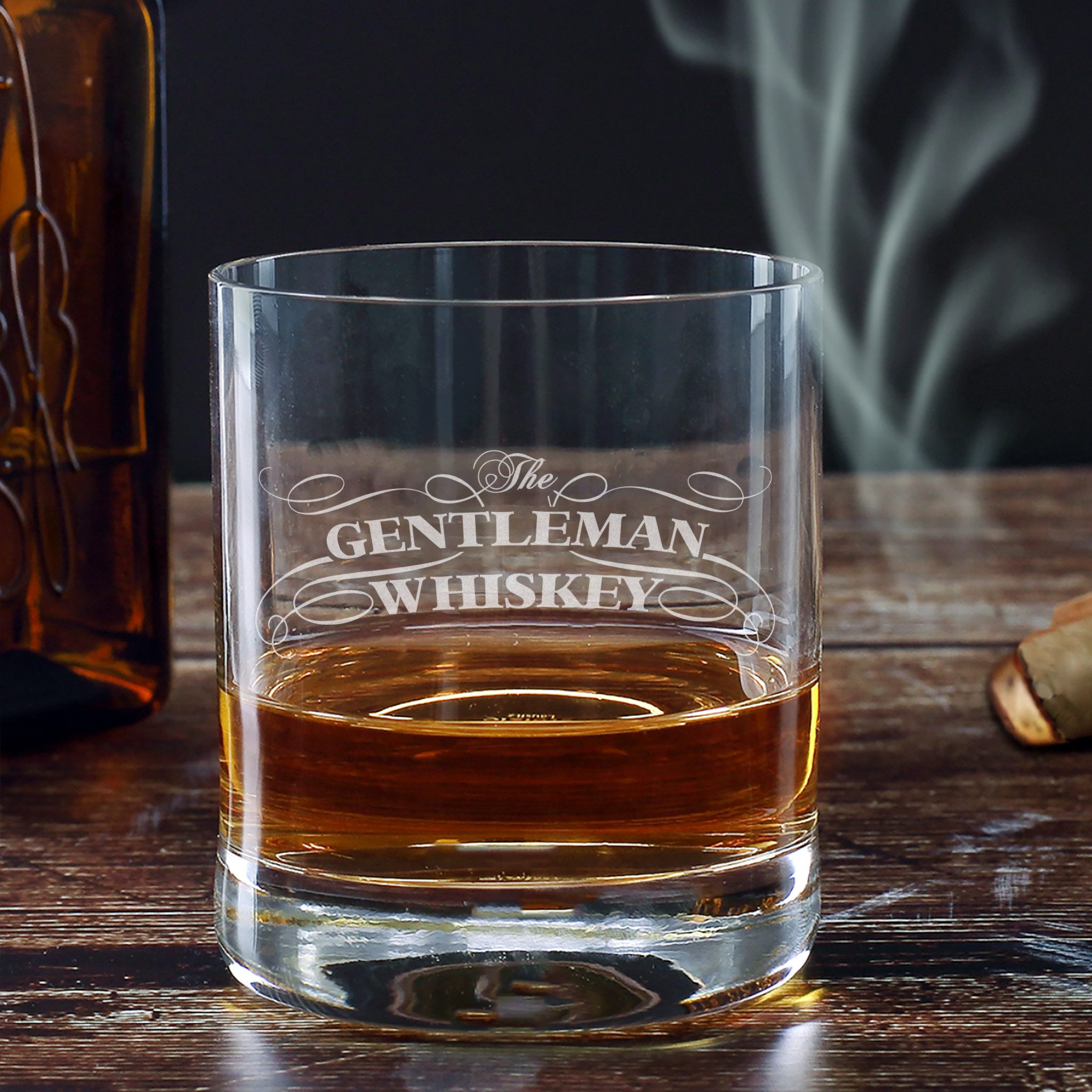 Herz & Heim Whiskyglas mit edler Gravur "Gentleman" - Trinkglas für Whiskey, Glas