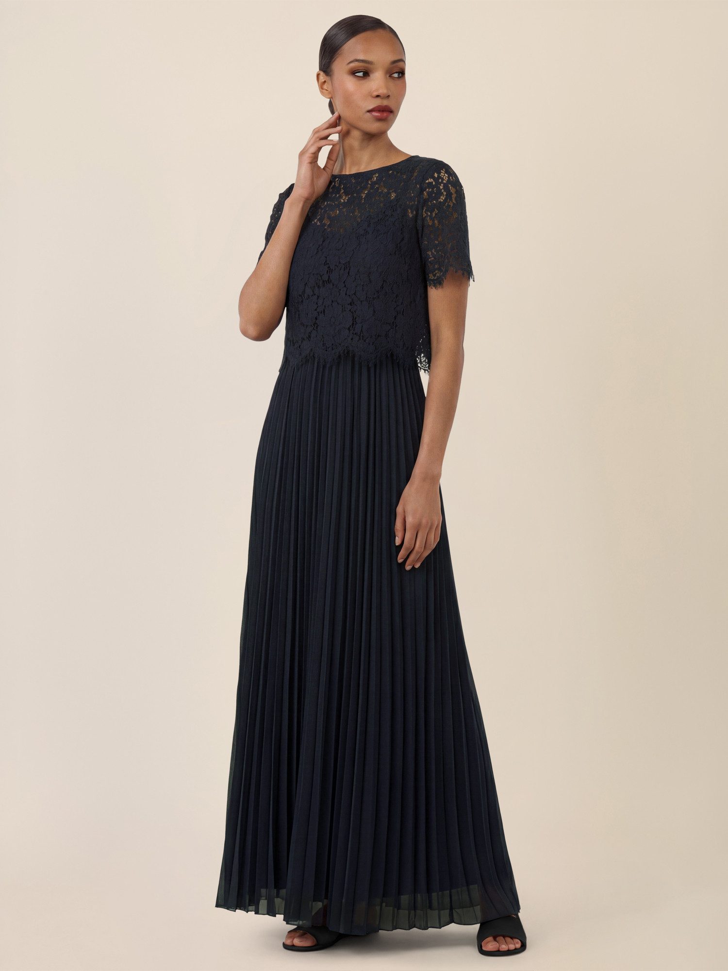 Apart Abendkleid mit Spitzenoberteil und Plisseerock günstig online kaufen