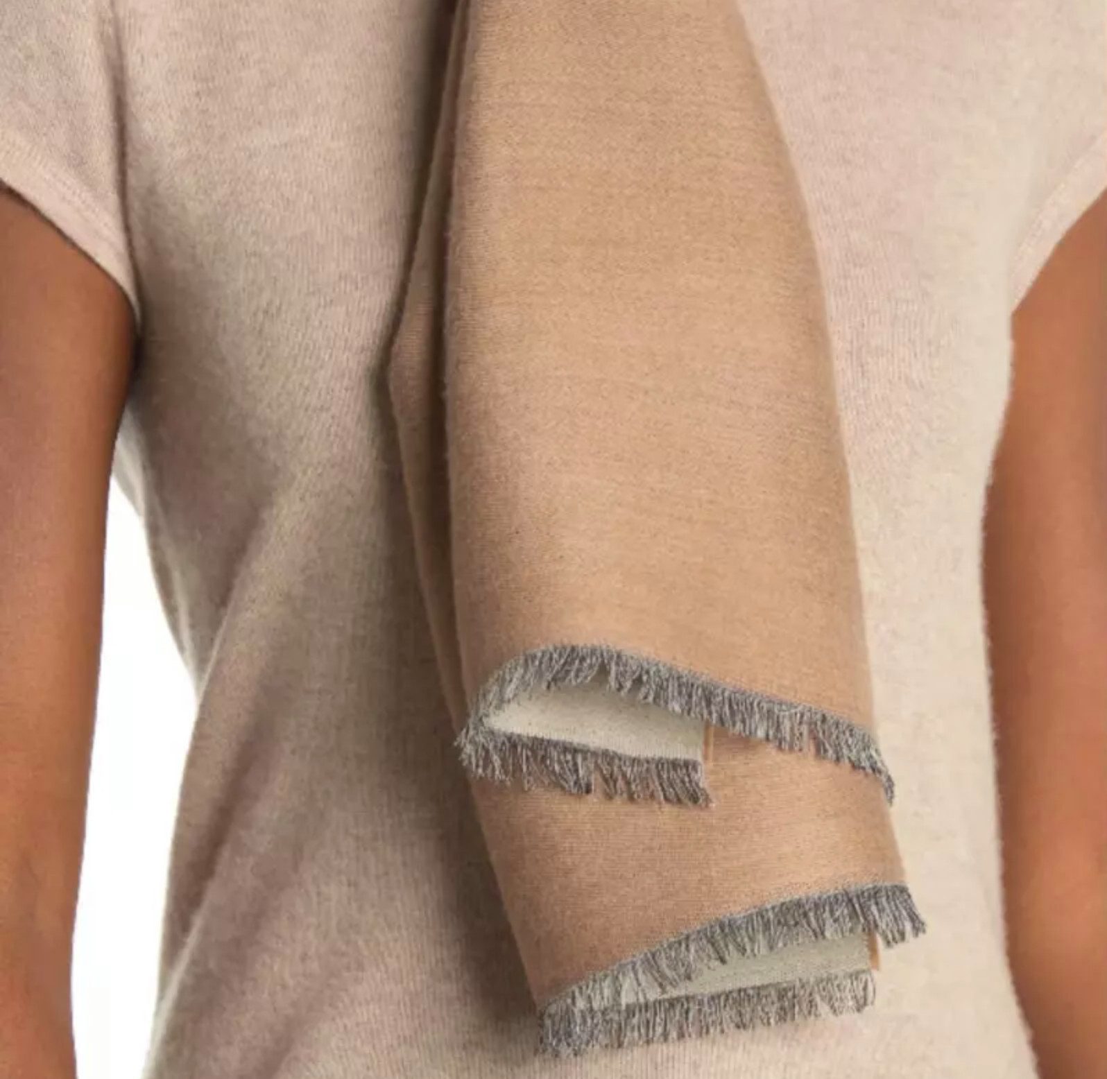 GIVENCHY Strickschal Unisex Logo Tuch, Das beidseitige Design ermöglicht flexible Looks