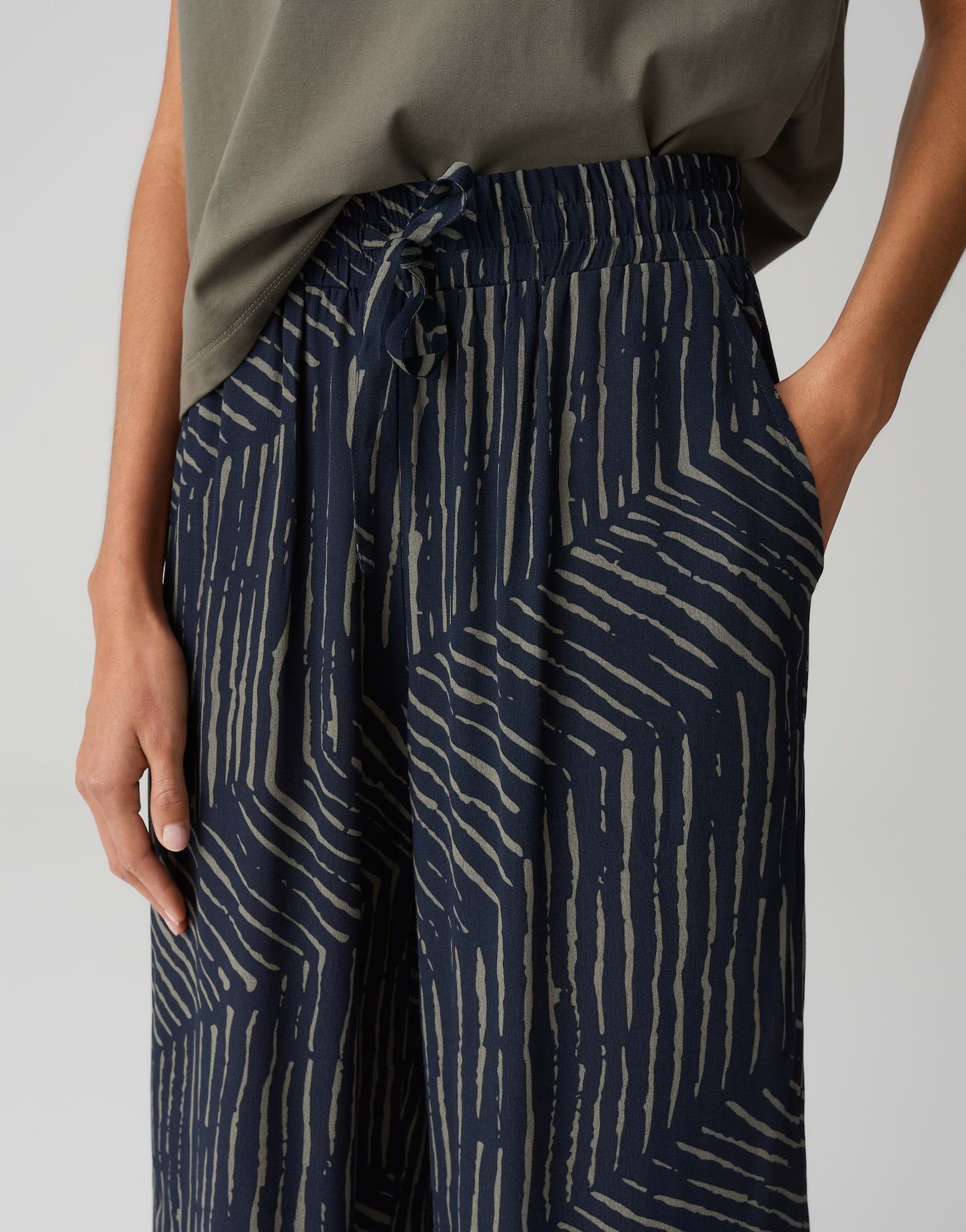 OPUS Stoffhose MAROU PALM LEAVES mit Komfortbund