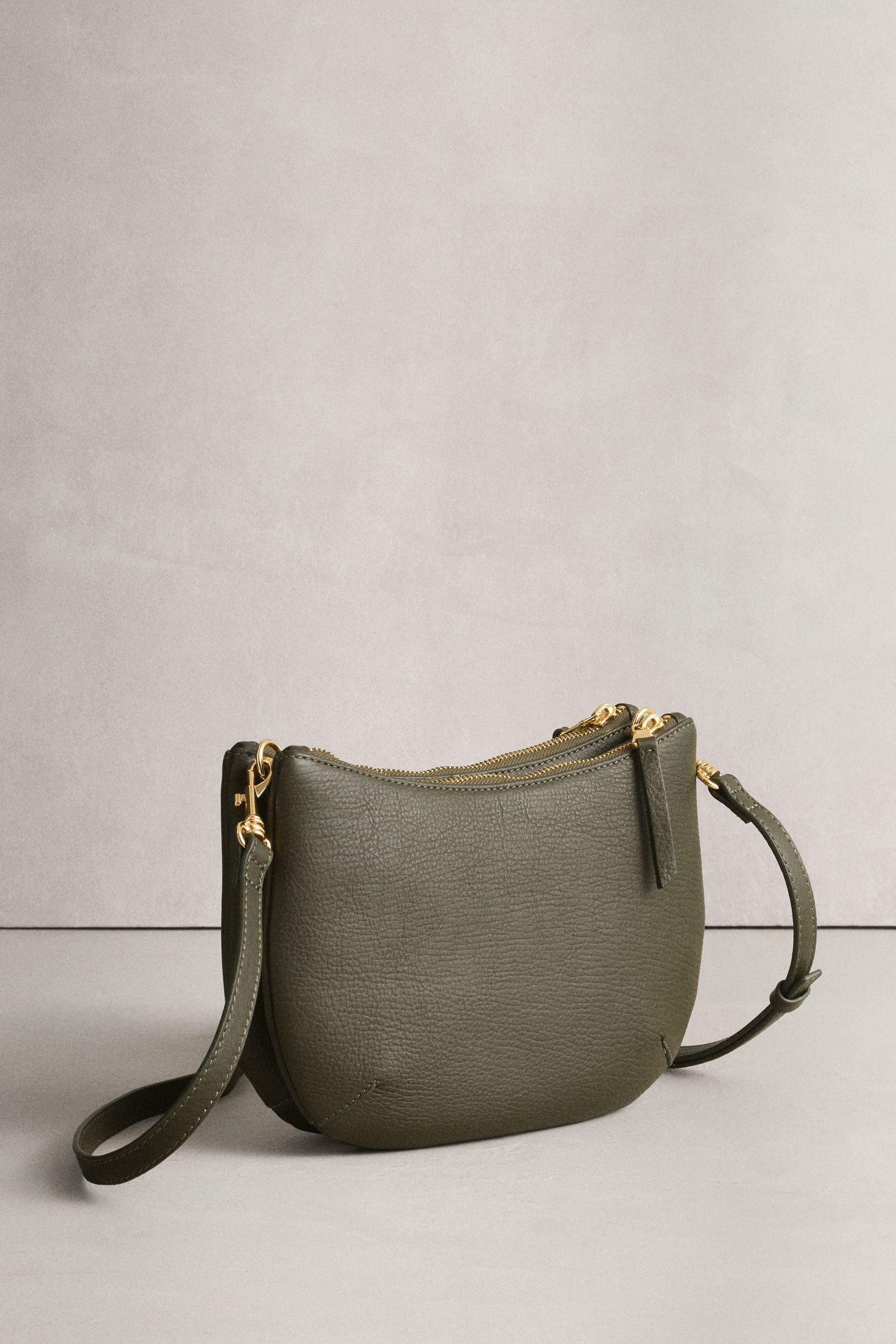 Next Umhängetasche Umhängetasche aus Leder, Scoop (1-tlg)