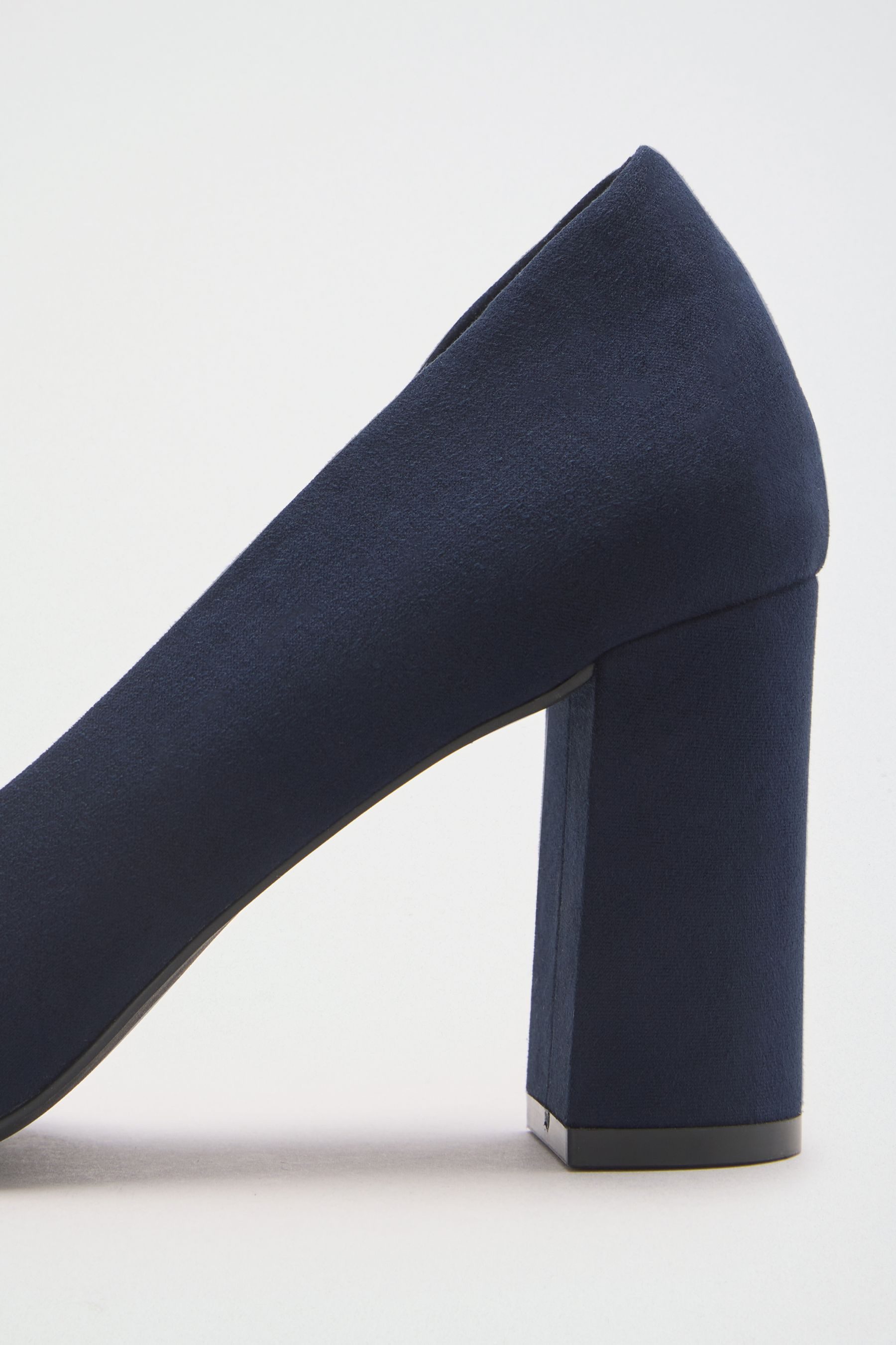 Friends Like These Friends Like These Pumps aus Kunstveloursleder Pumps – Bild 3 von 5