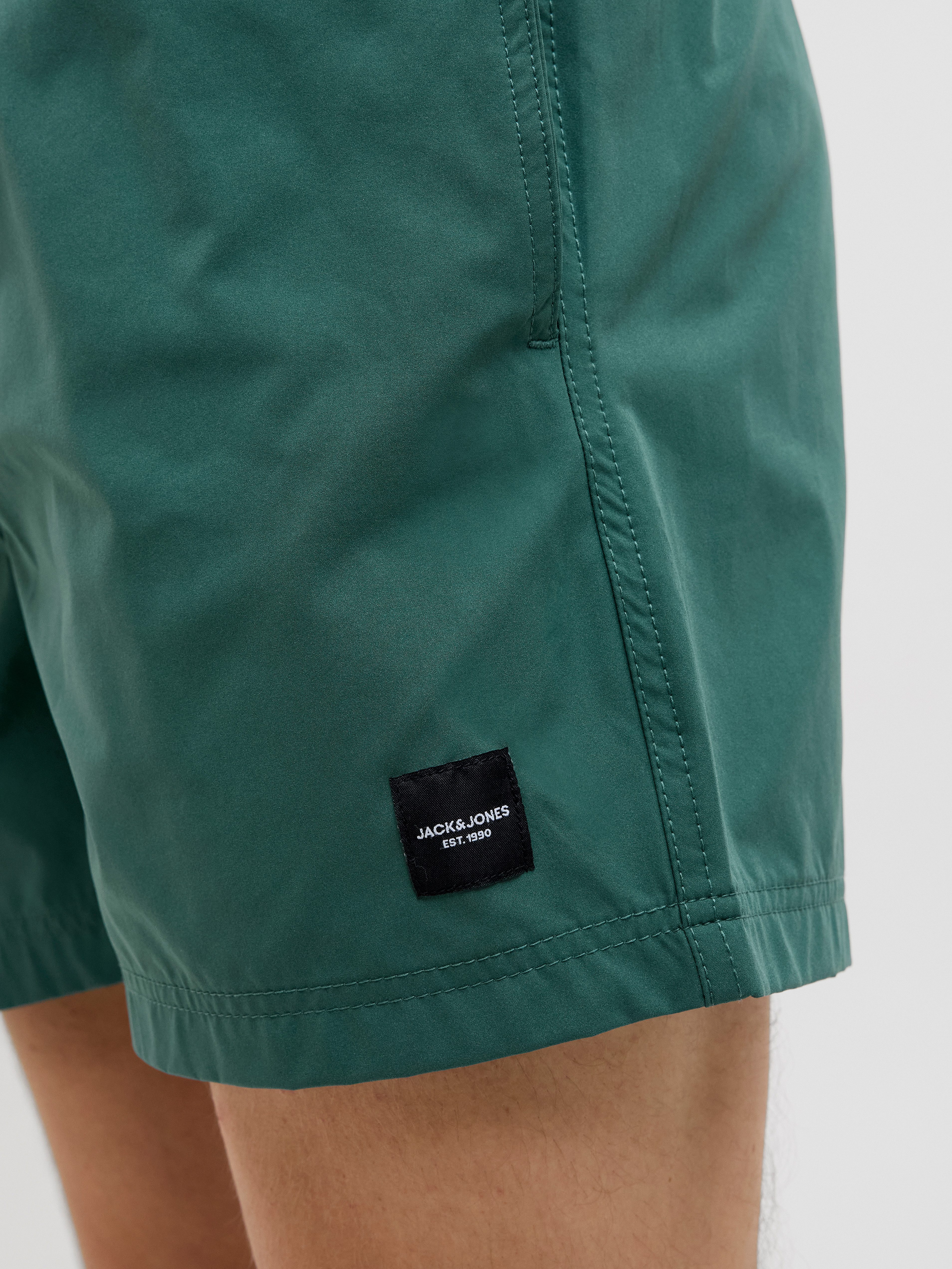 Jack & Jones Badeshorts JPSTMAUI Badeshort mit elastischem Bund und normalem Schnitt unifarben, modisch, slim fit, Polyester