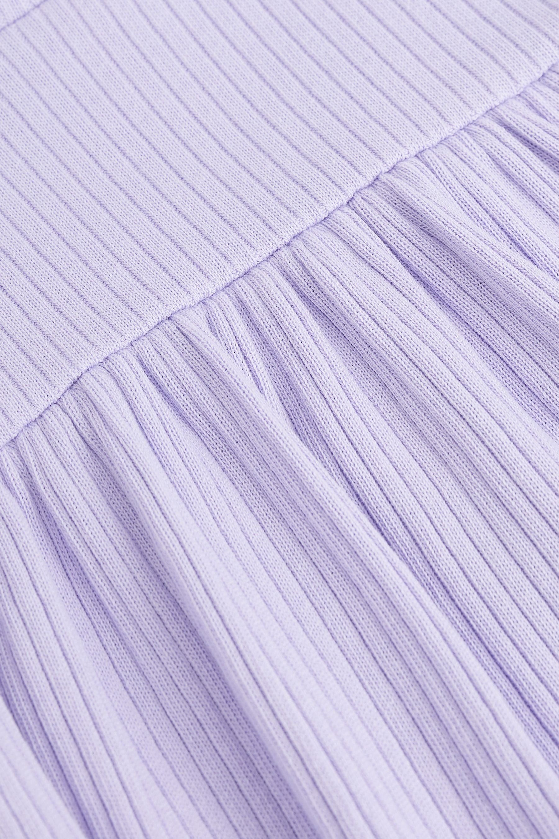 Lilac Shorts Kurzarmoberteil Purple T-Shirt und & im (2-tlg) Shorts Set Next