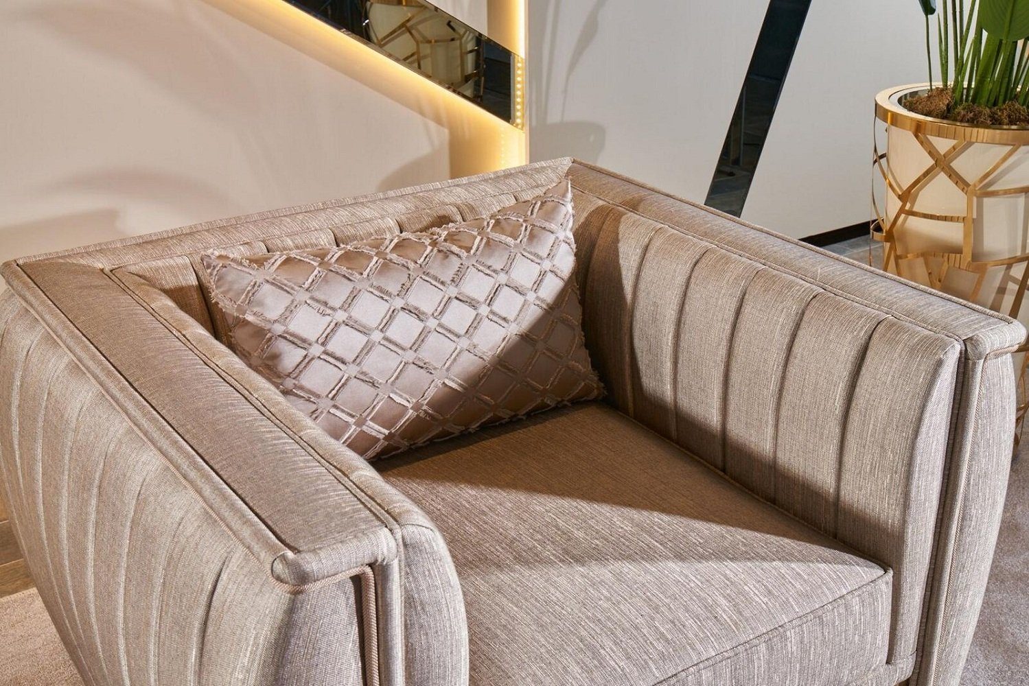 1x (1-St., Wohnzimmer Neu Made Sessel Holz Sessel), Polster Moderne Europa Design Sessel in Farbe Luxus JVmoebel