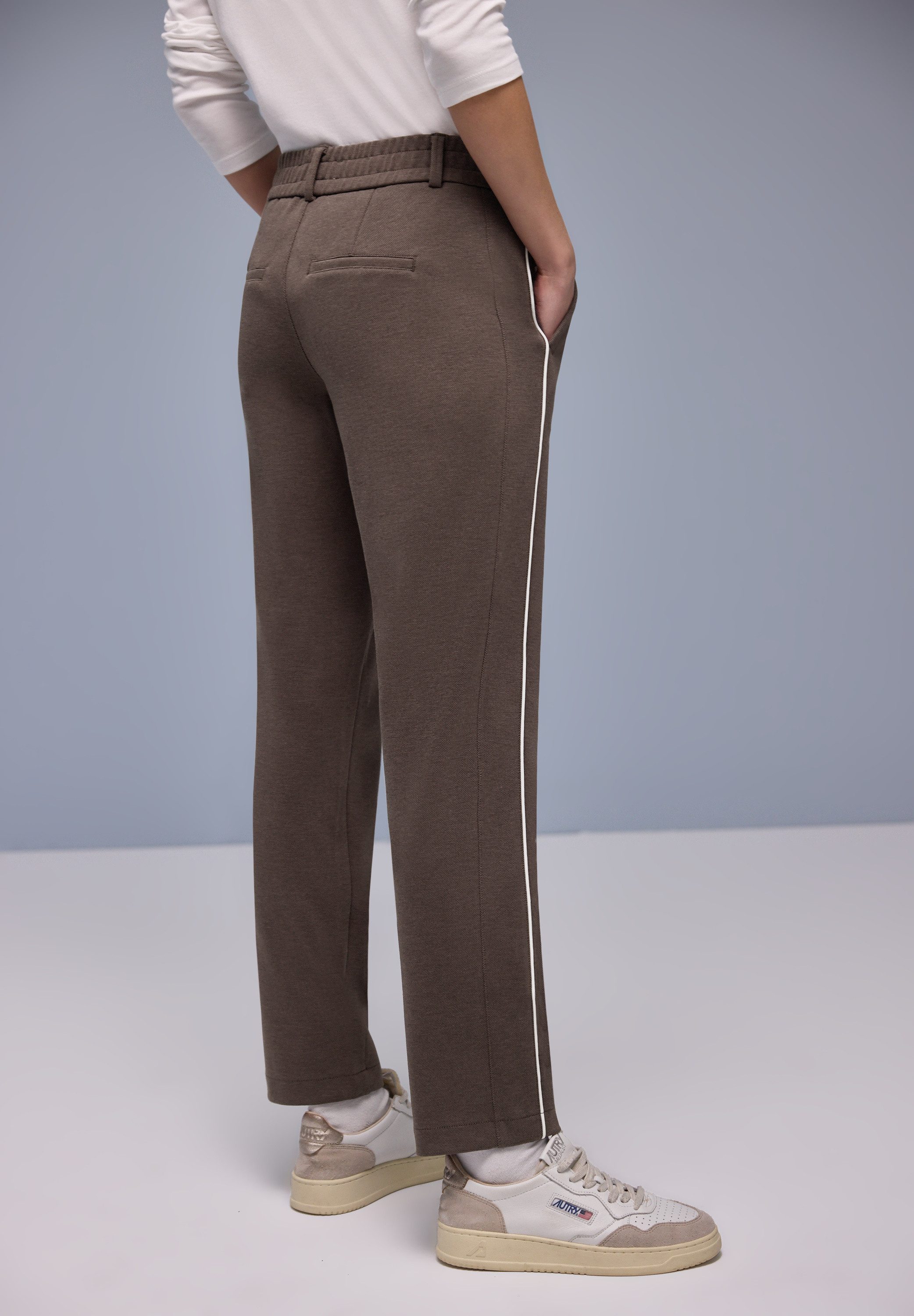 STREET ONE Stoffhose Style Bonny mit sportiven Tape Details günstig online kaufen