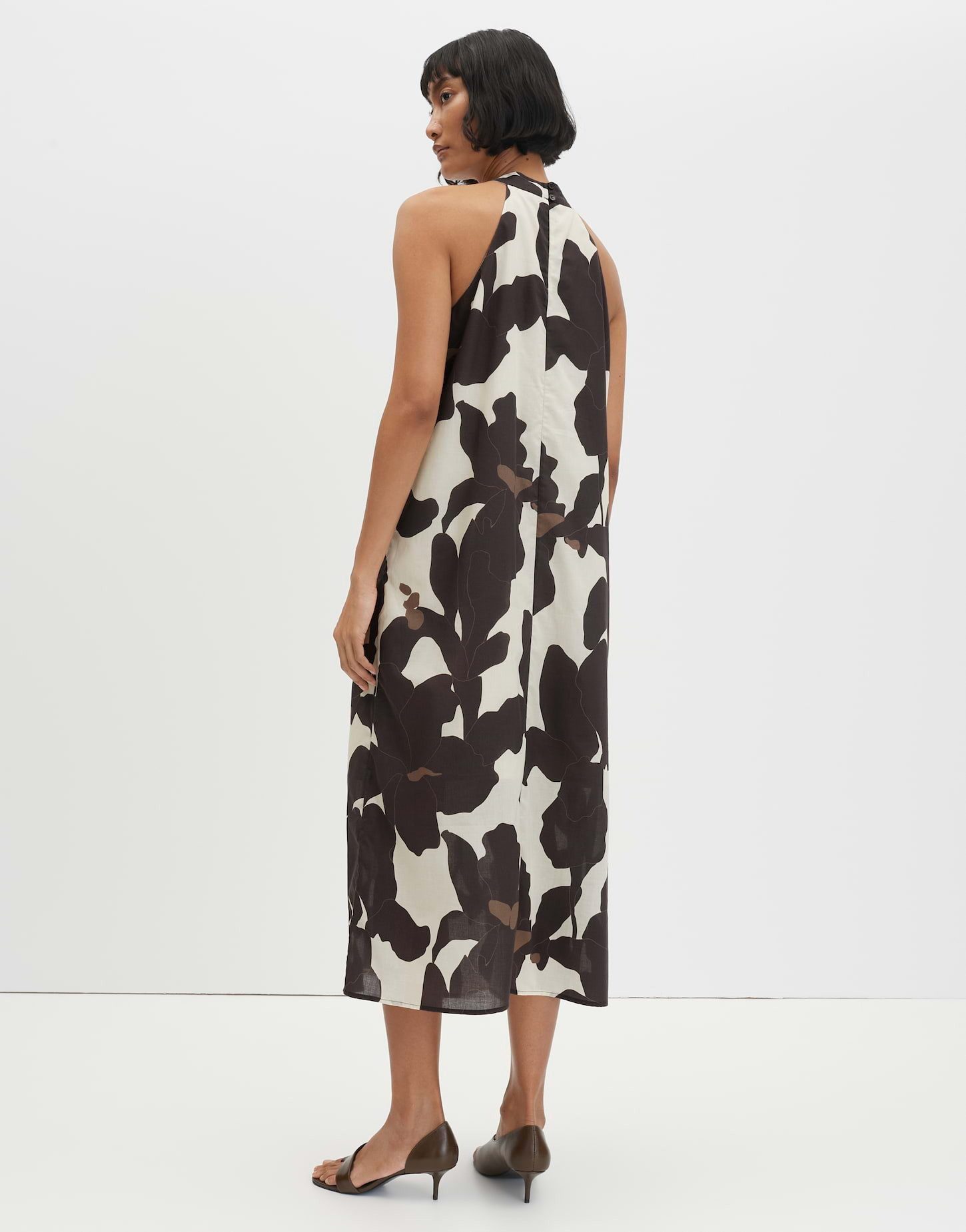 someday Neckholderkleid Qowira mit floralem Blütenprint Mit floralem Print und feinen Raffungen
